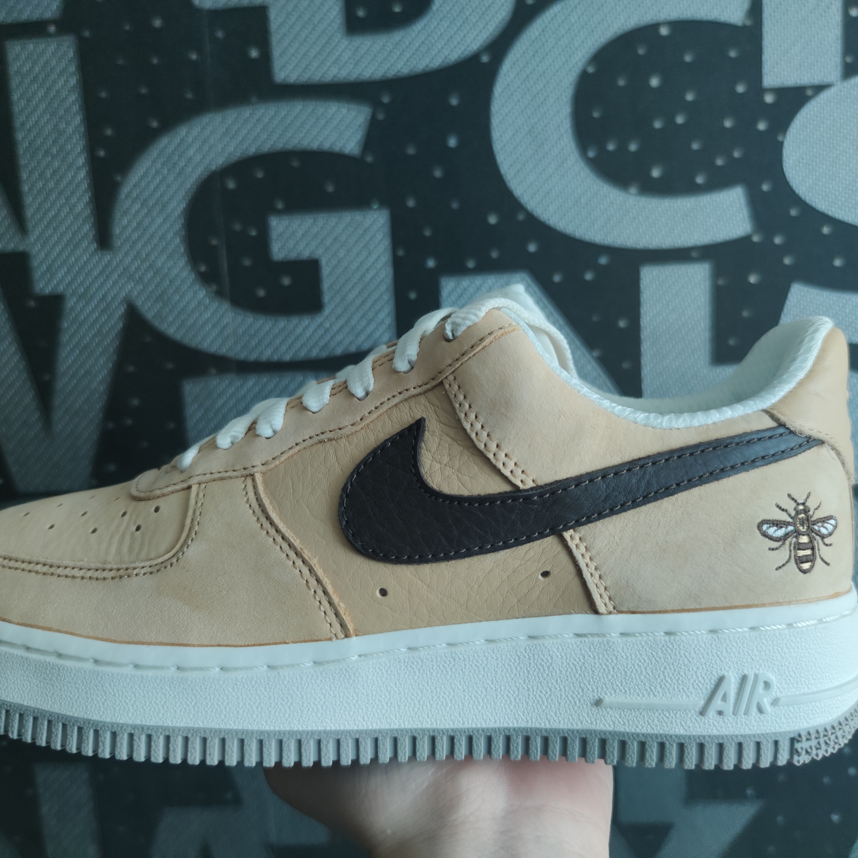 Nike Air Force 1 Low Premium Manchester Bee 착용 스타일 - 1