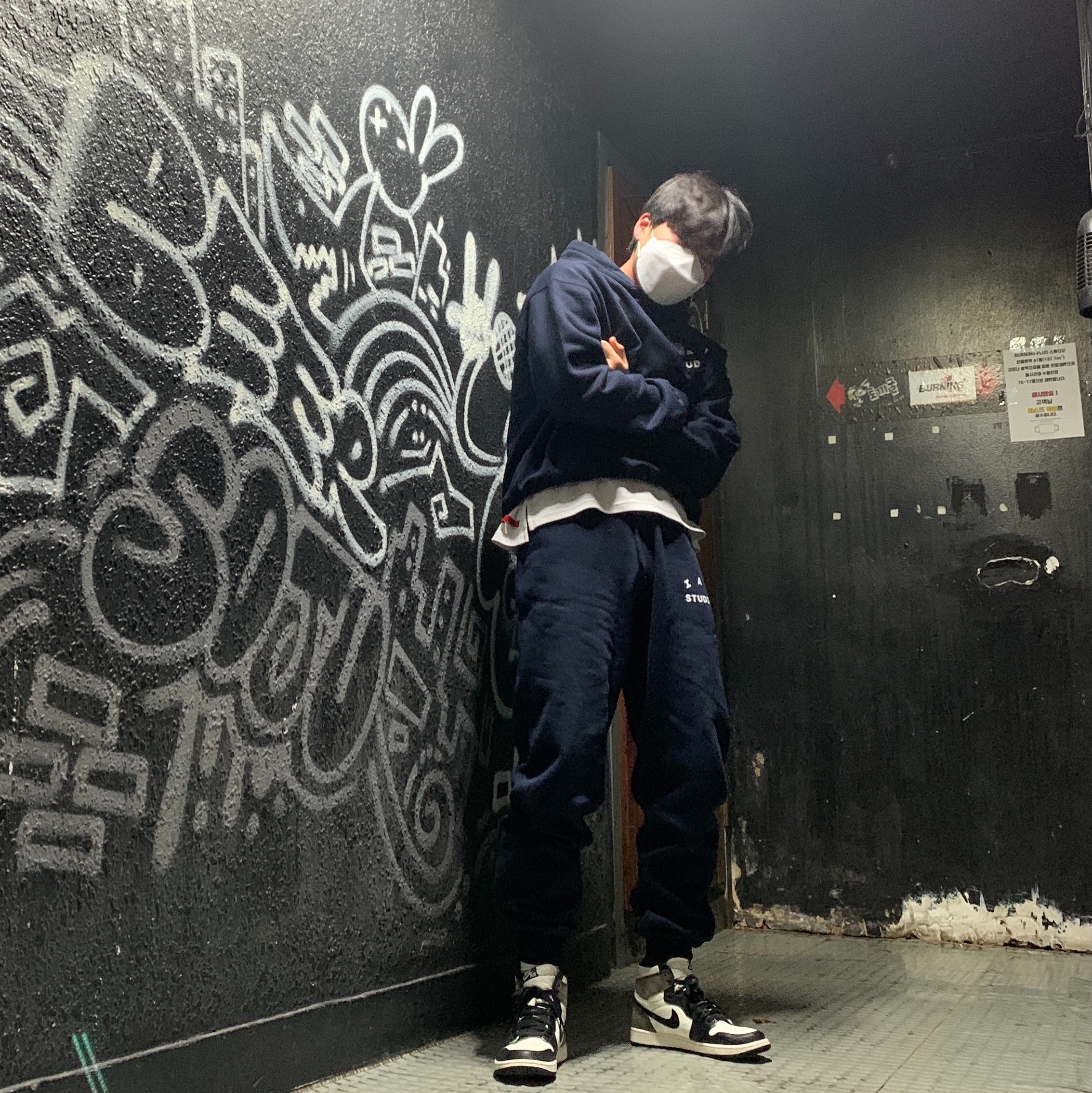 Jordan 1 Retro High OG Black Mocha, IAB Studio Hoodie Navy - 21SS 착용 스타일