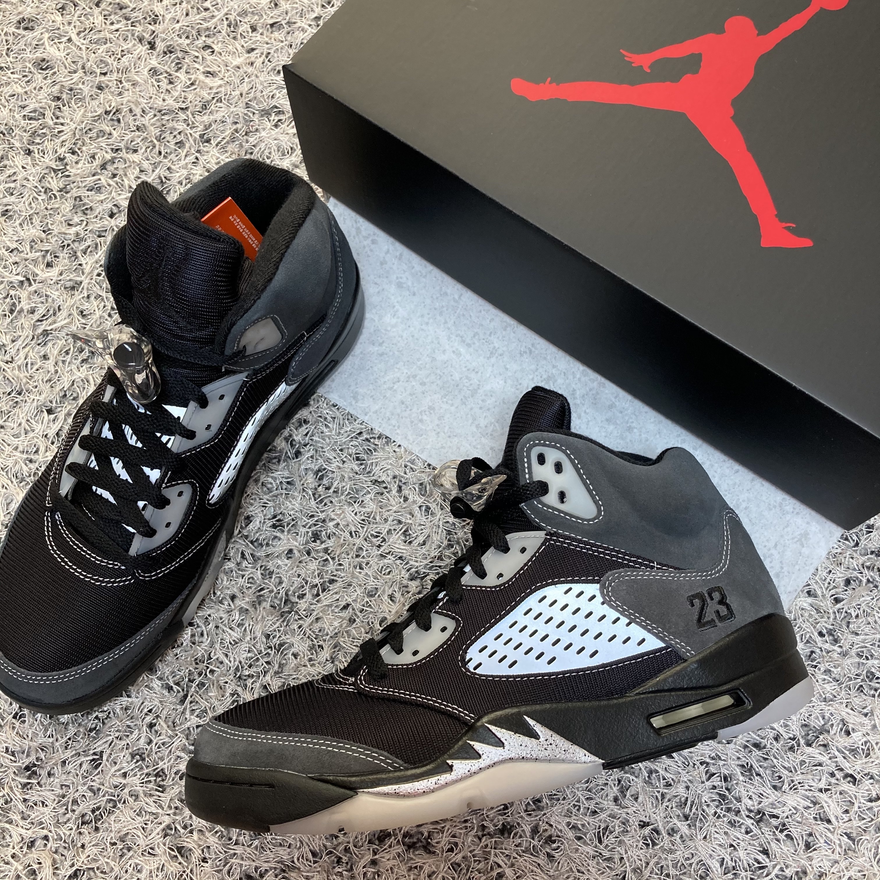 Jordan 5 Retro Anthracite 착용 스타일 - 4