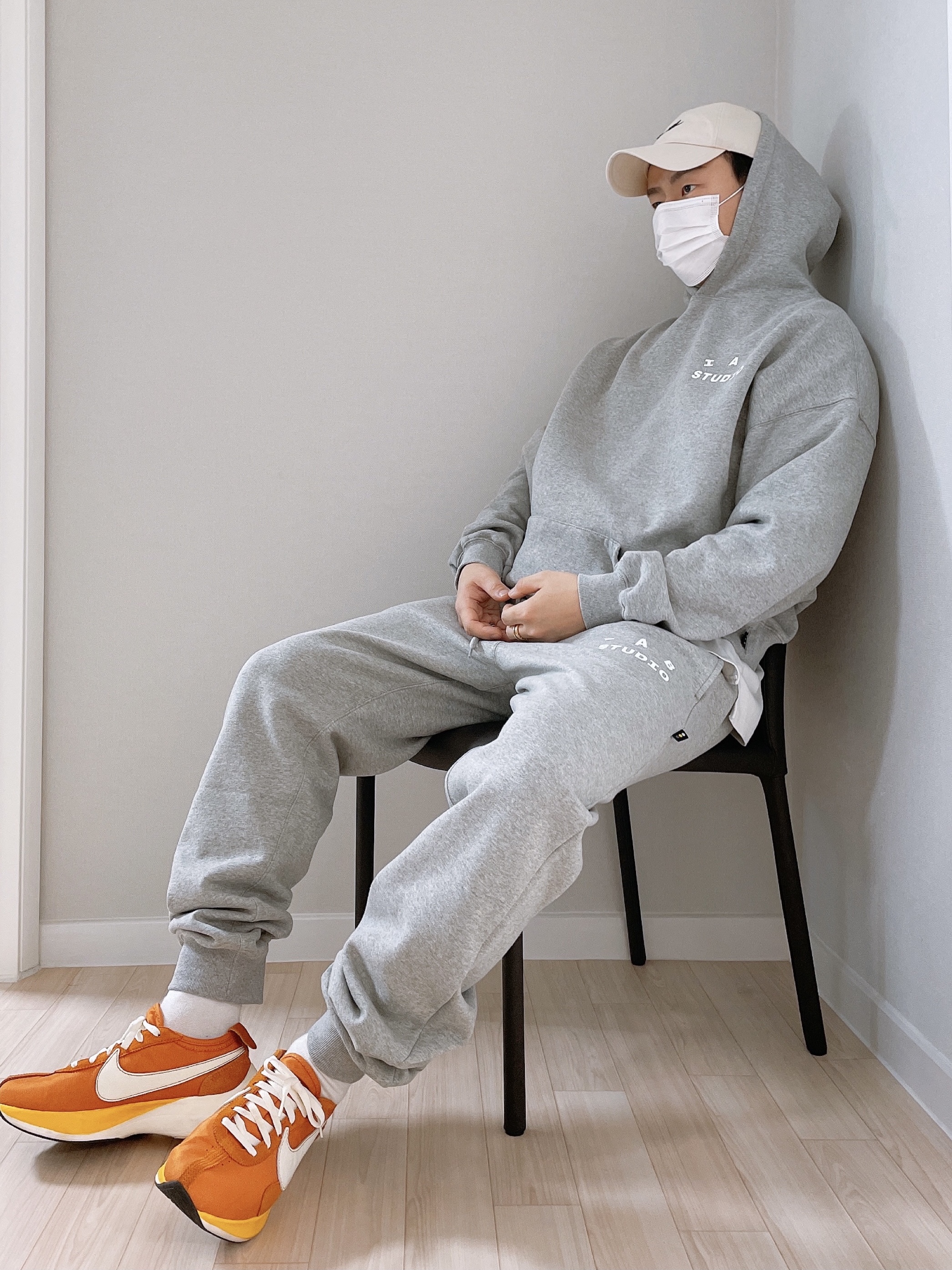 IAB Studio Hoodie Gray - 21SS, IAB Studio Sweatpants Gray - 21SS 착용 스타일 - 1