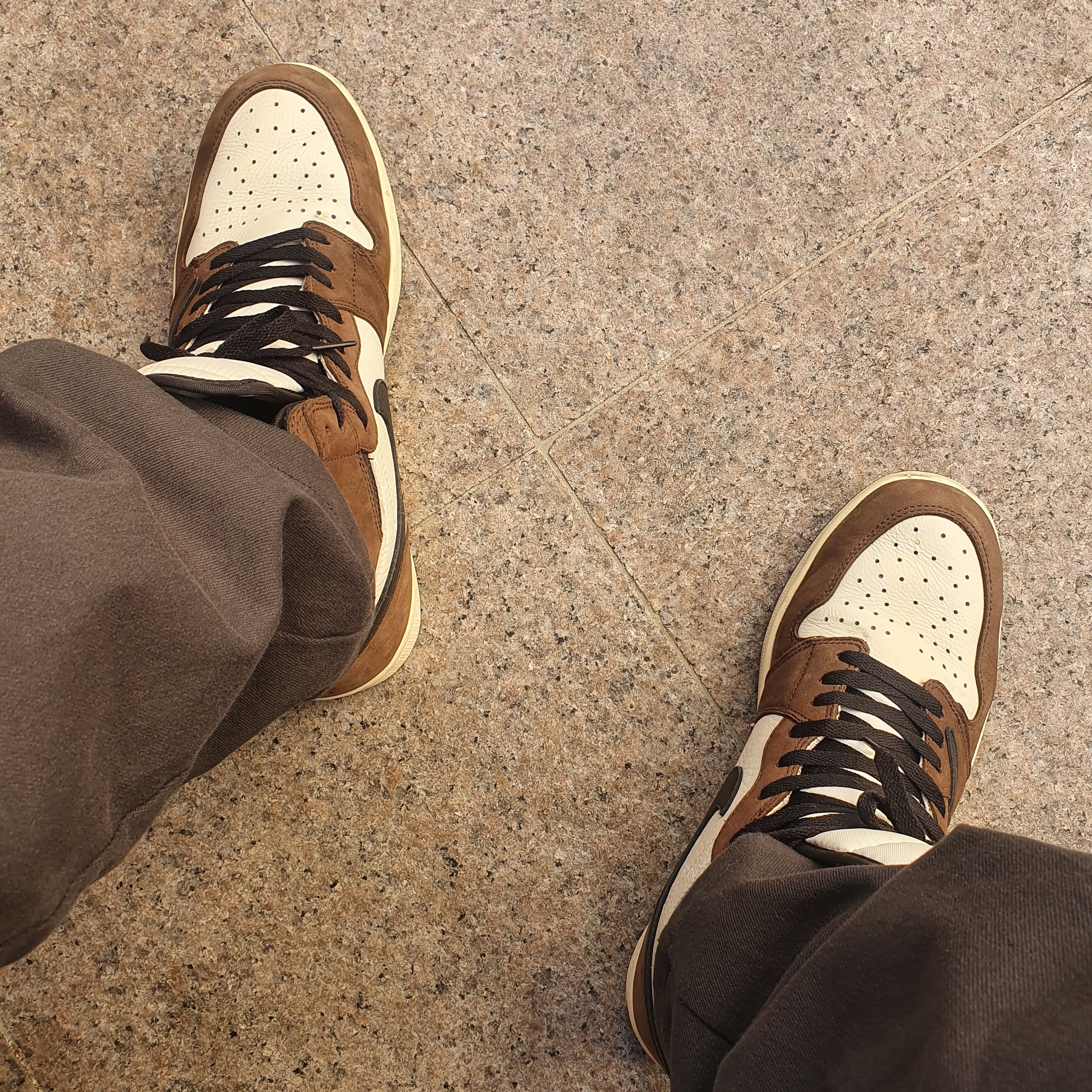 Jordan 1 x Travis Scott Retro High OG SP Mocha 착용 스타일
