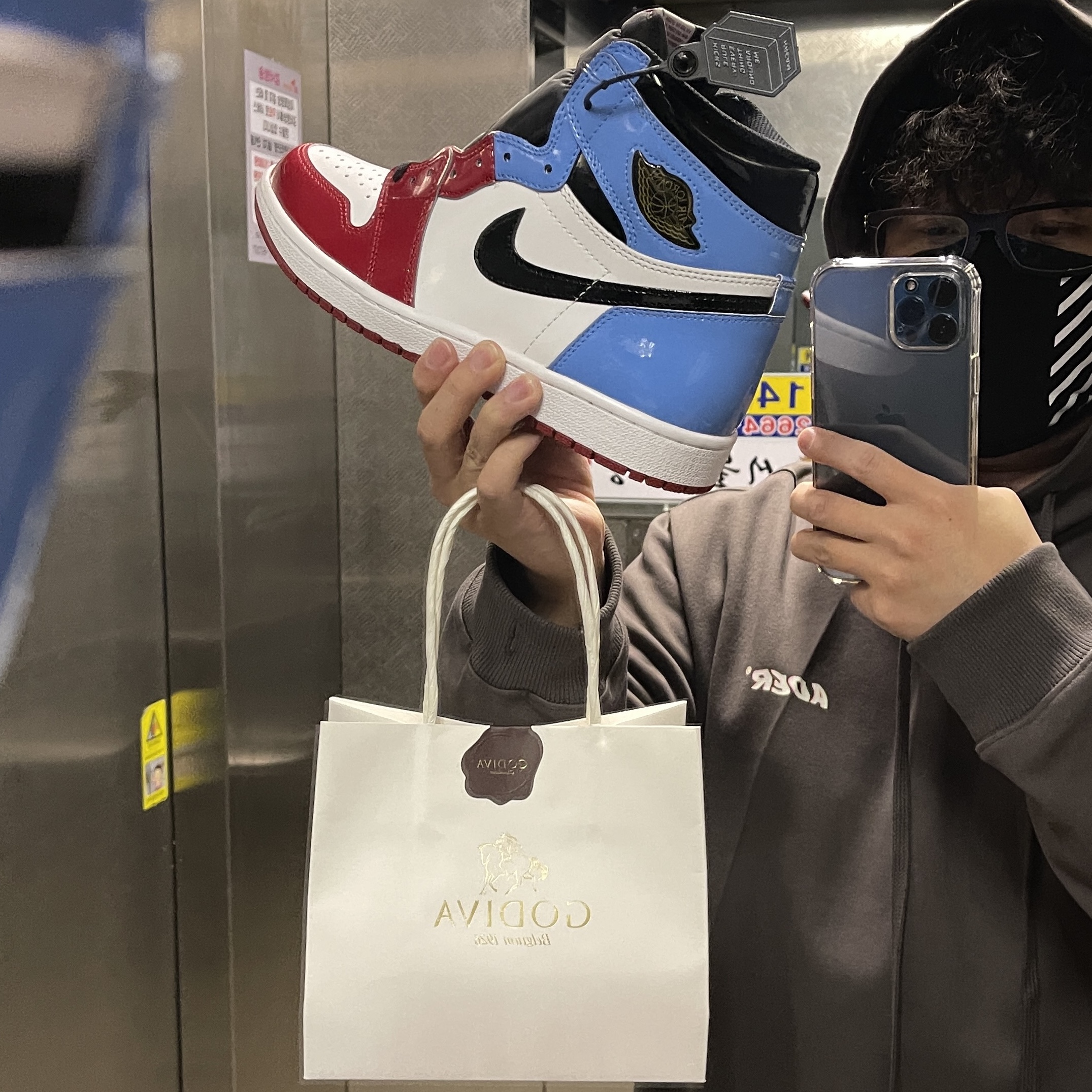 Jordan 1 Retro High Fearless UNC Chicago 착용 스타일 - 2