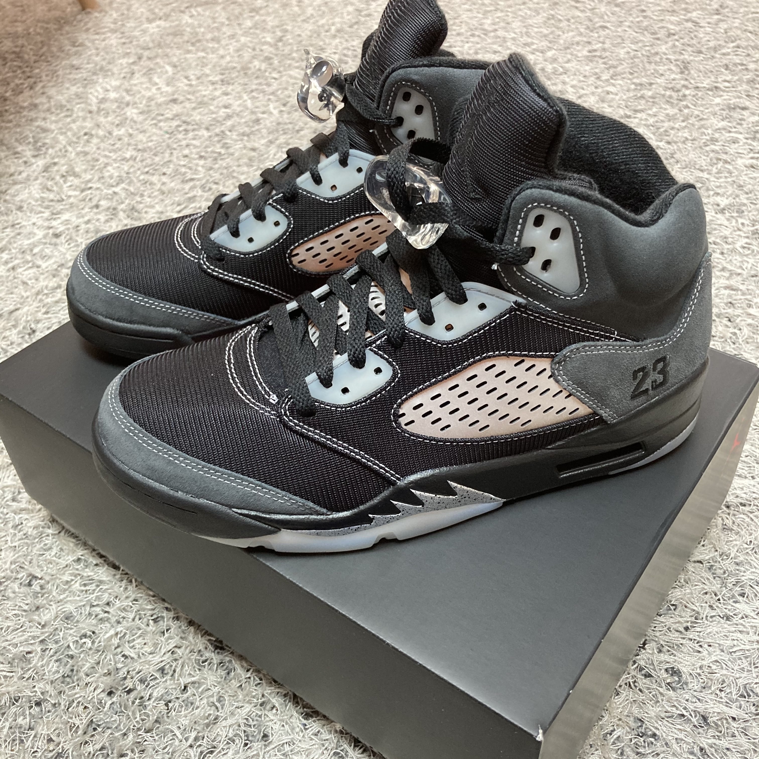 Jordan 5 Retro Anthracite 착용 스타일 - 2