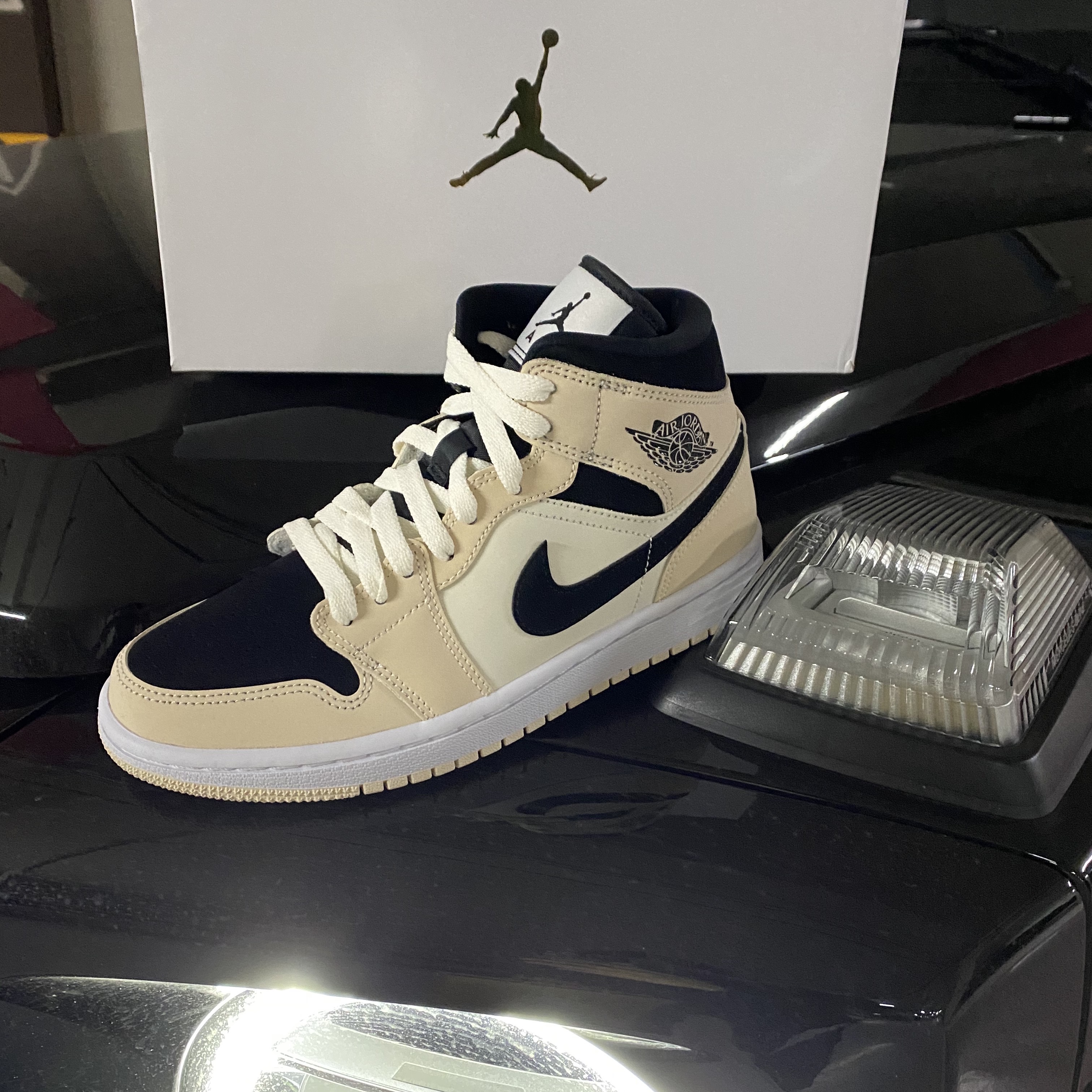 (W) Jordan 1 Mid Barely Orange 착용 스타일