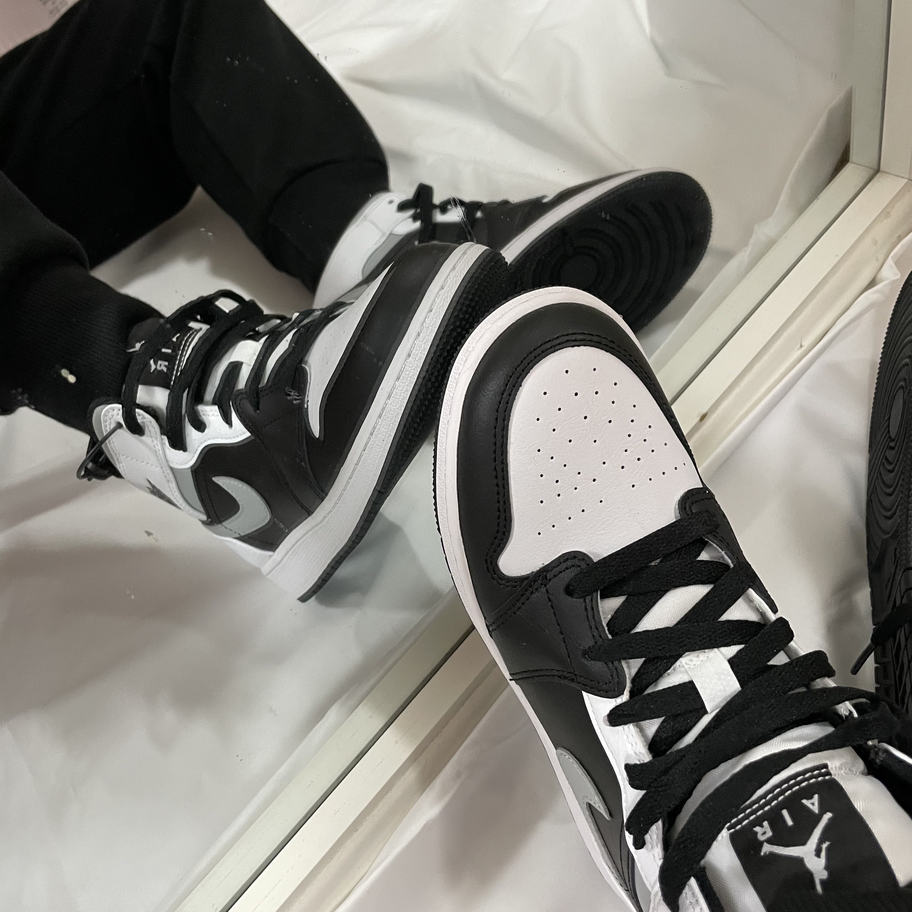 Jordan 1 Mid White Shadow, (GS) Jordan 1 Mid White Shadow 착용 스타일