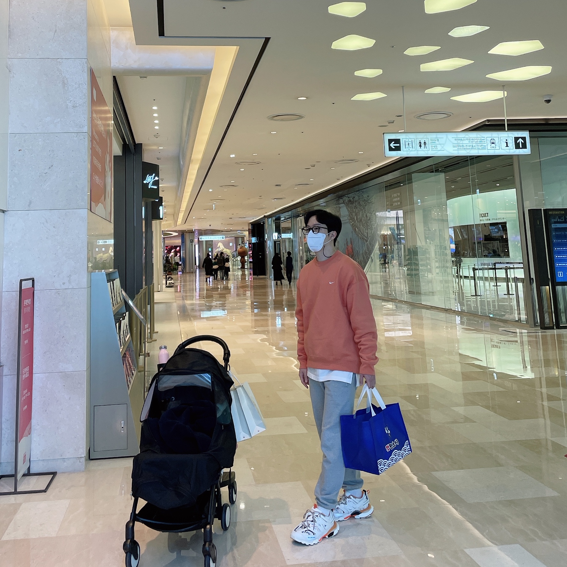 Balenciaga Track Sneakers White Orange 2019, Nike M NRG Crew Fleece Healing Orange 착용 스타일