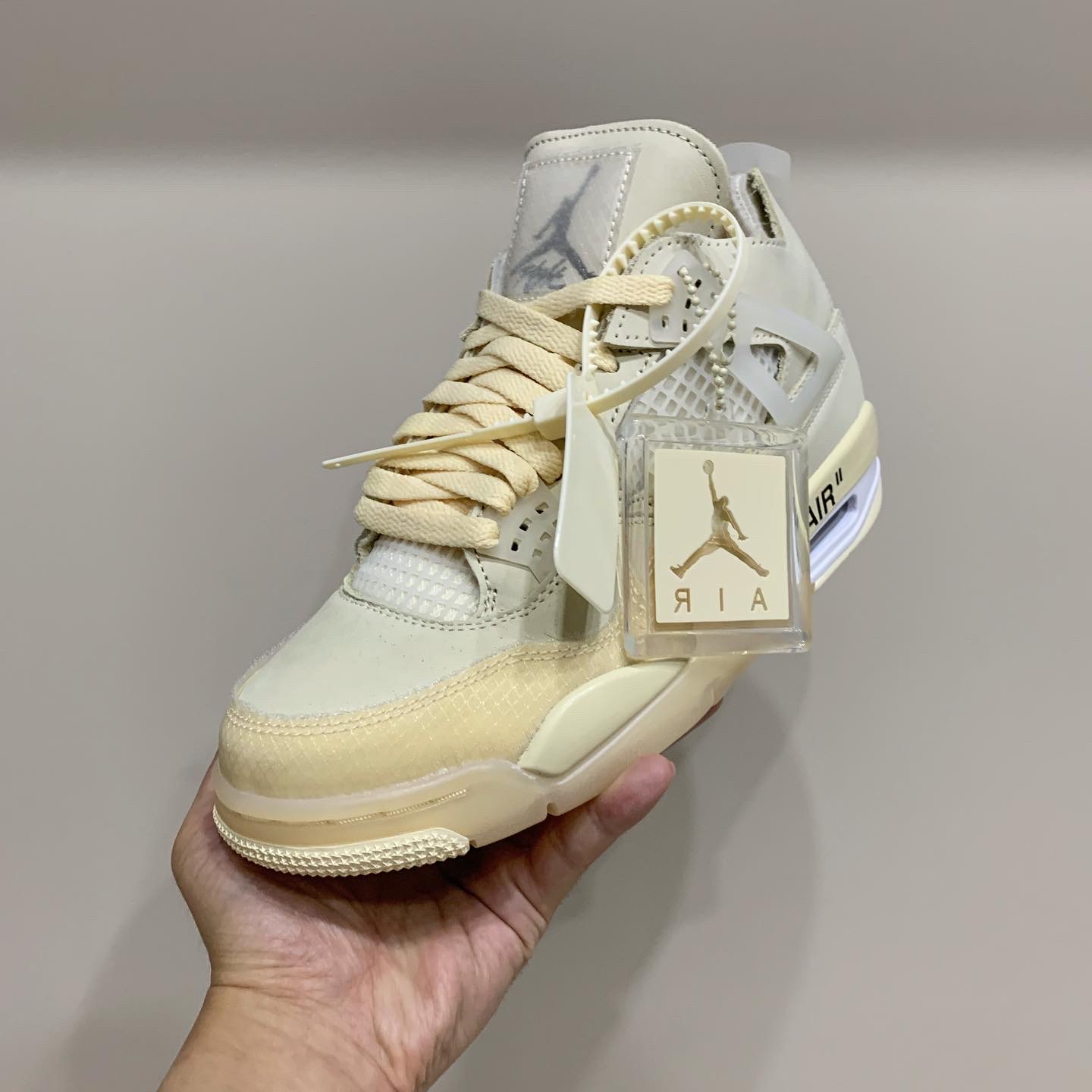 (W) Jordan 4 x Off-White Retro SP Sail 착용 스타일