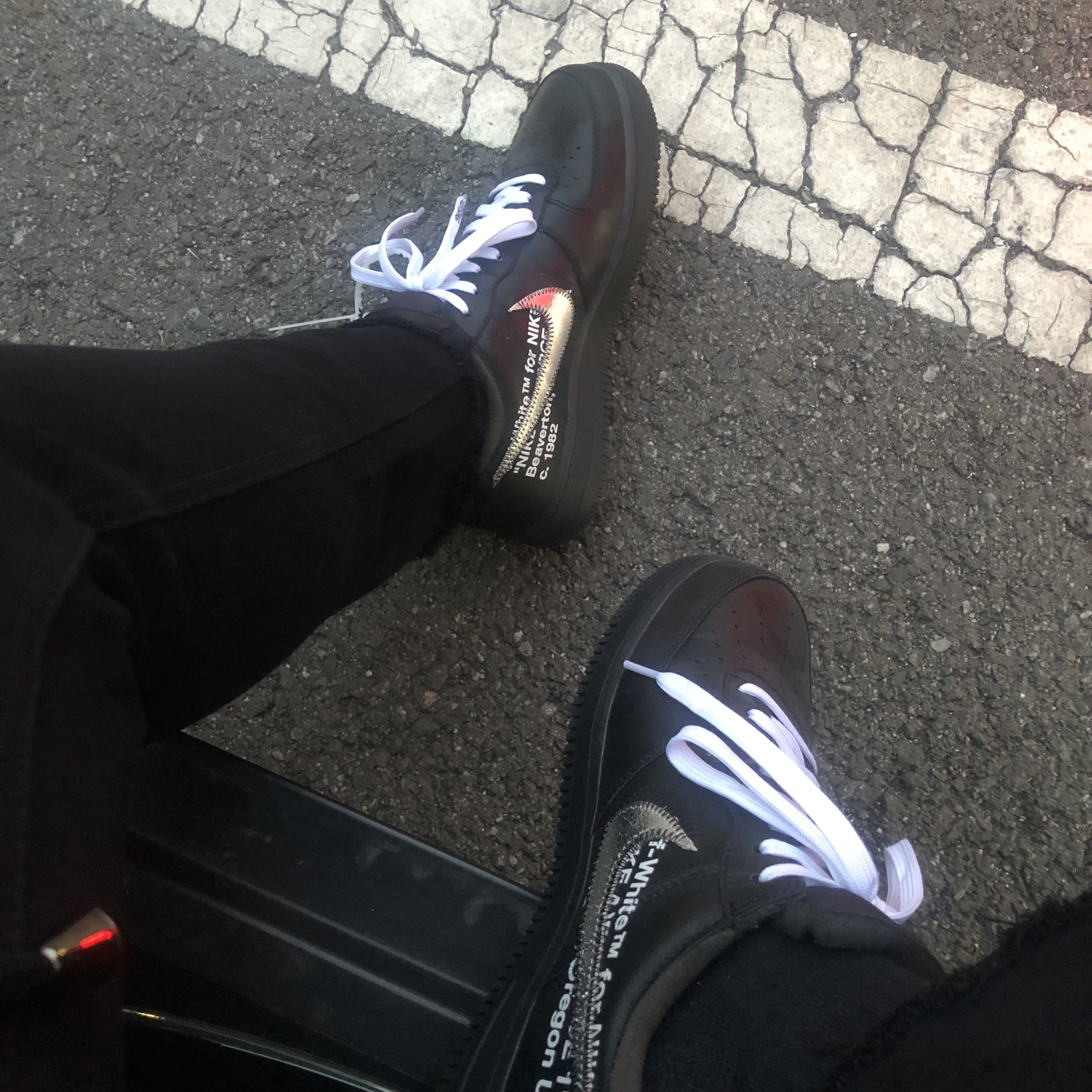 Nike x Off-White Air Force 1 Low '07 MoMA 착용 스타일 - 2