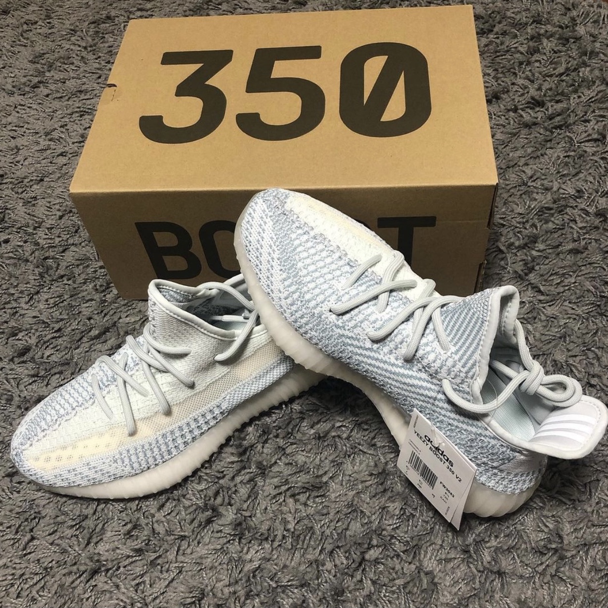 Adidas Yeezy Boost 350 V2 Natural 착용 스타일