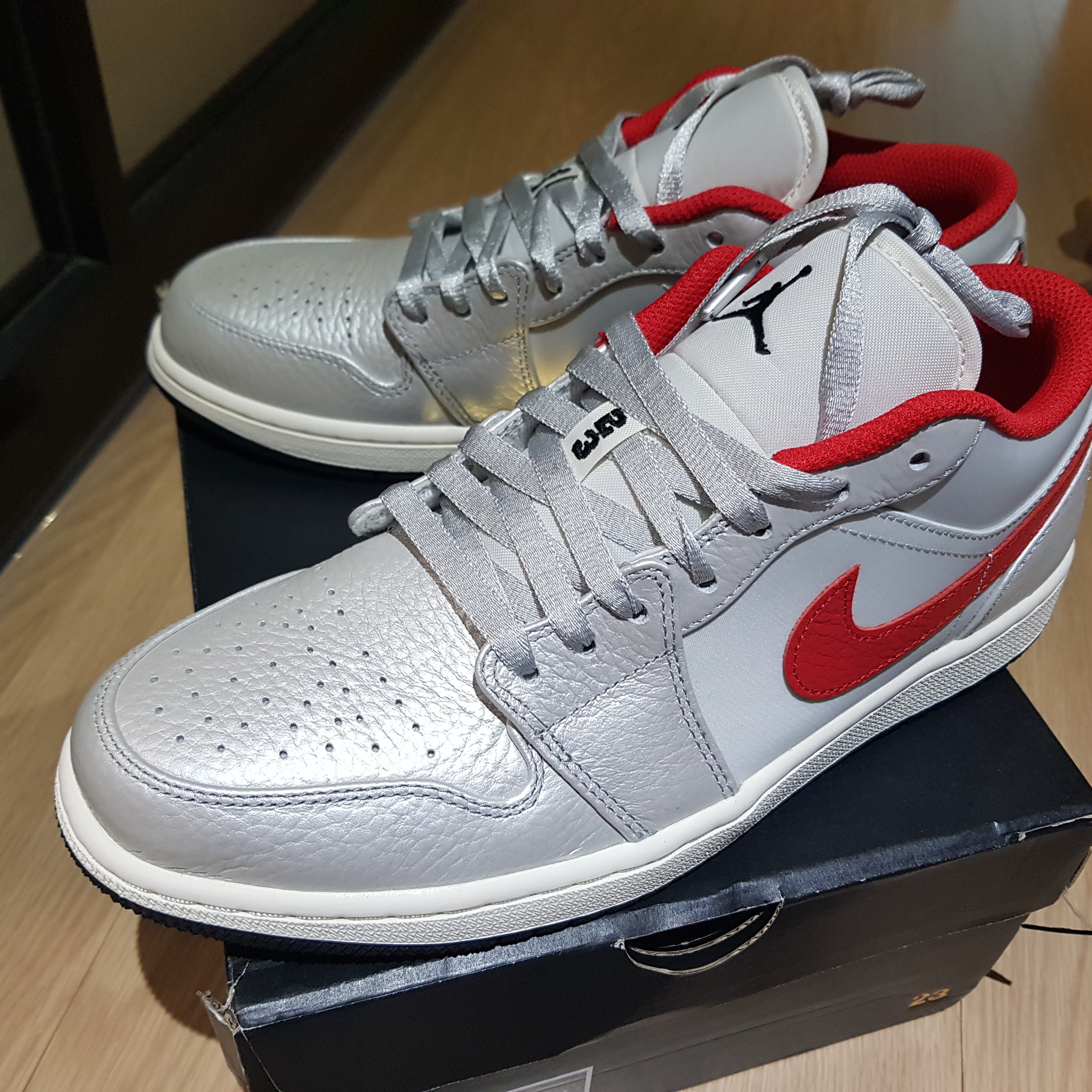 Jordan 1 Low Night Track 착용 스타일