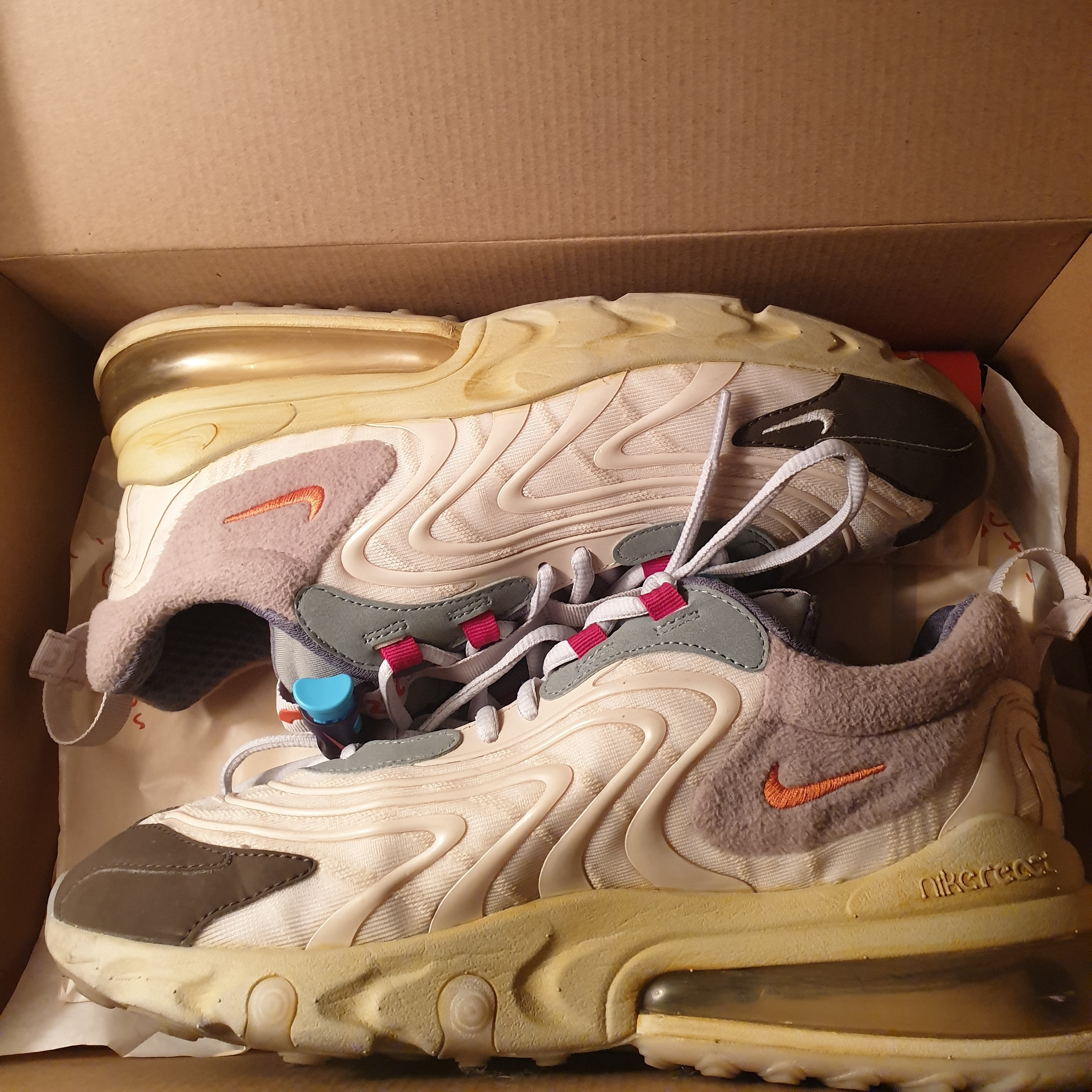 Nike x Travis Scott Air Max 270 React Cactus Trails 착용 스타일