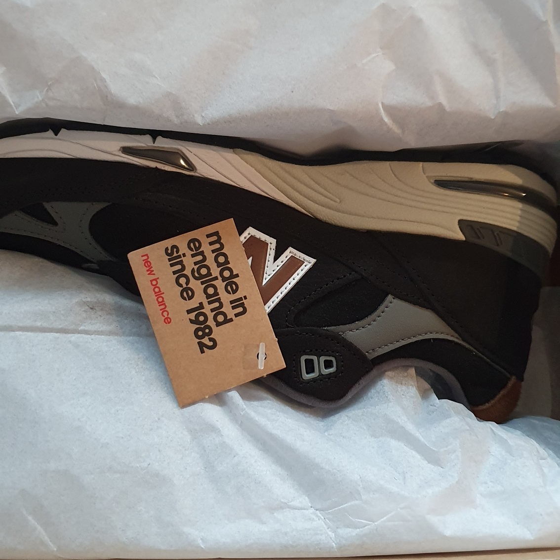 New Balance 991 Made in UK Black Brown 착용 스타일 - 3