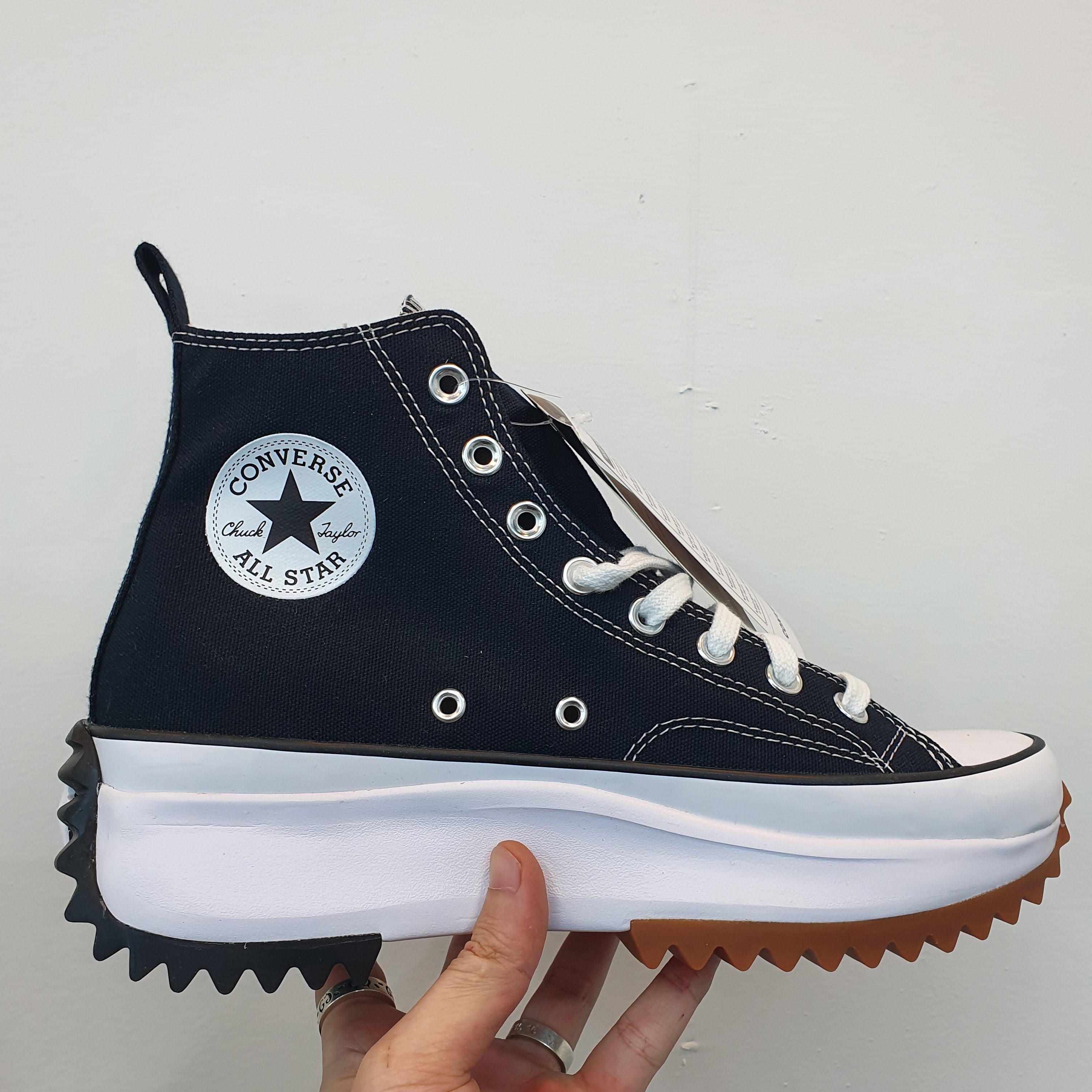 Converse Run Star Hike Hi Black White Gum 착용 스타일