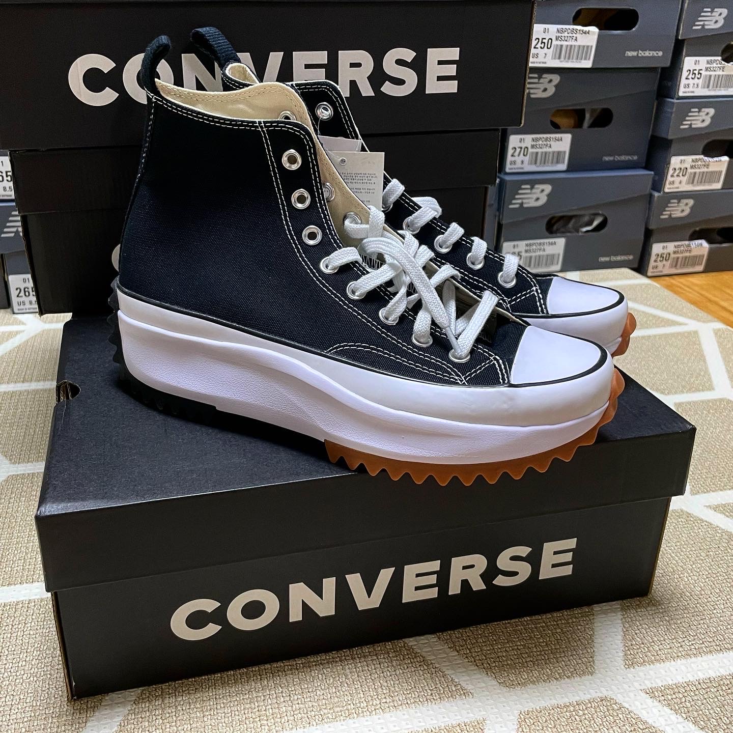 Converse Run Star Hike Hi Black White Gum 착용 스타일