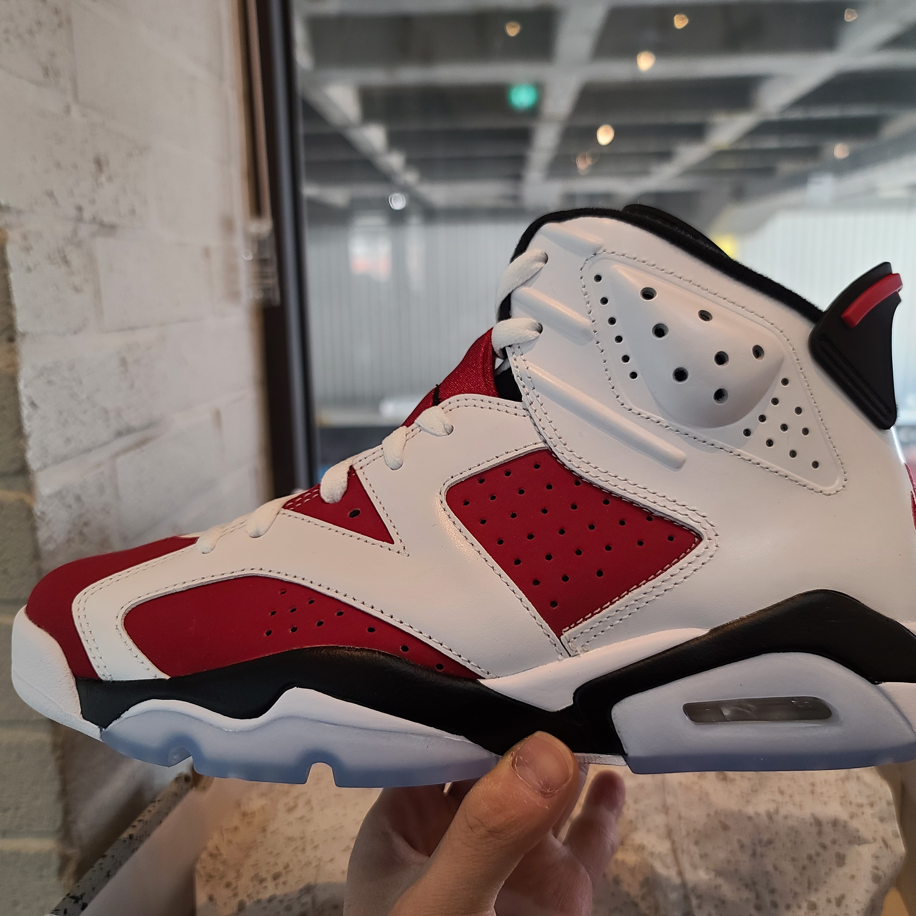 Jordan 6 Retro Carmine 2021 착용 스타일 - 2
