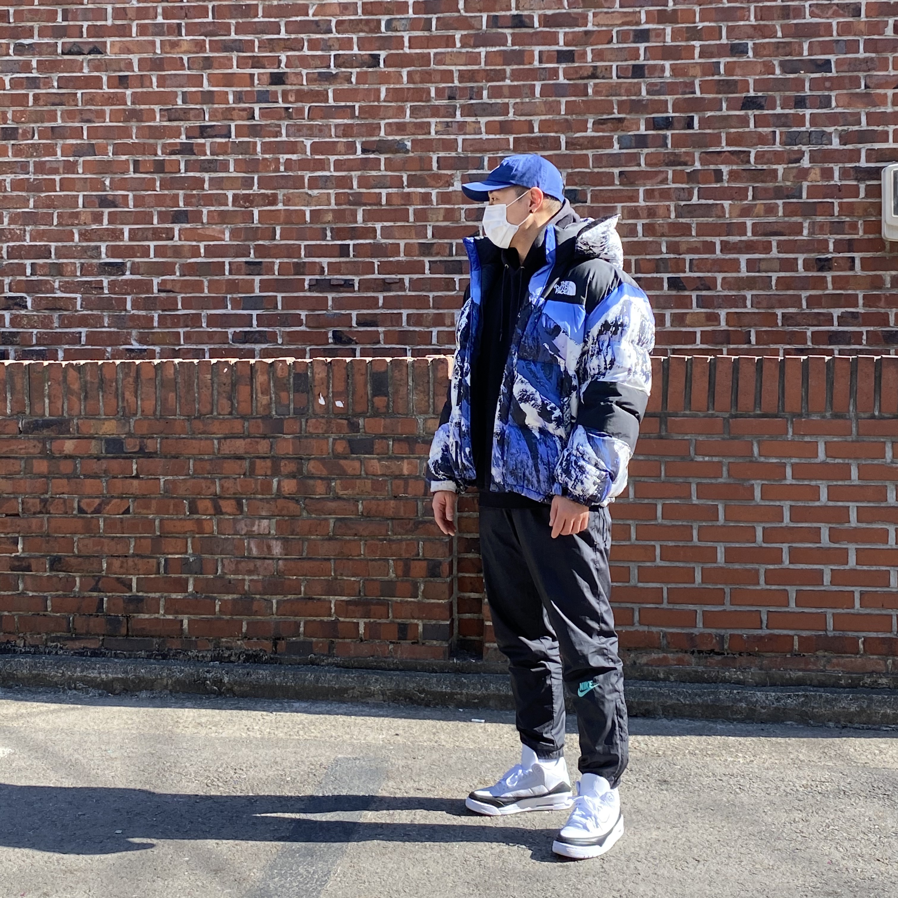 Jordan 3 x Fragment Retro SP White Black, Supreme x The North Face Mountain Baltoro Jacket Blue White - 17FW 착용 스타일