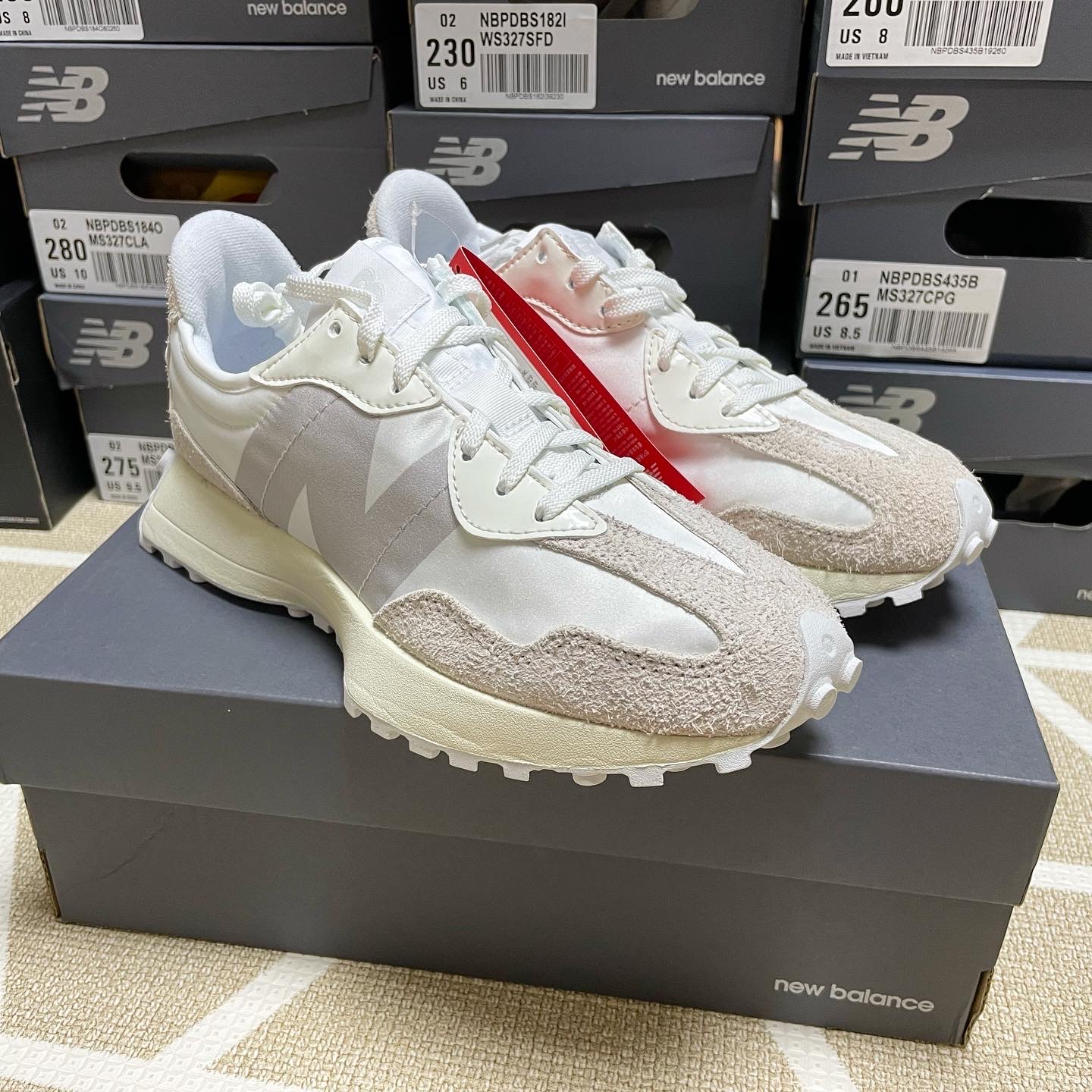 (W) New Balance 327 White Moonbeam 착용 스타일