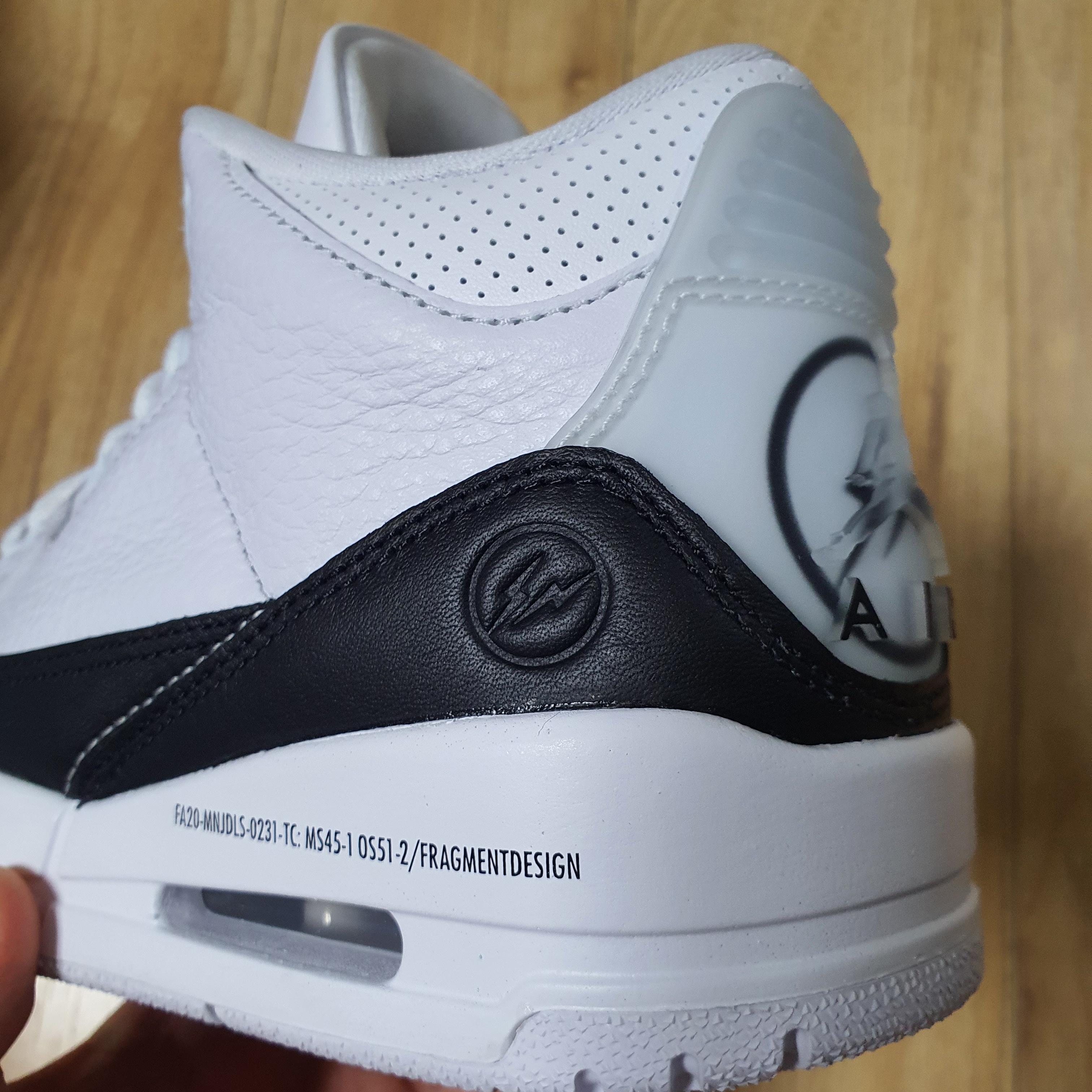 Jordan 3 x Fragment Retro SP White Black 착용 스타일 - 3