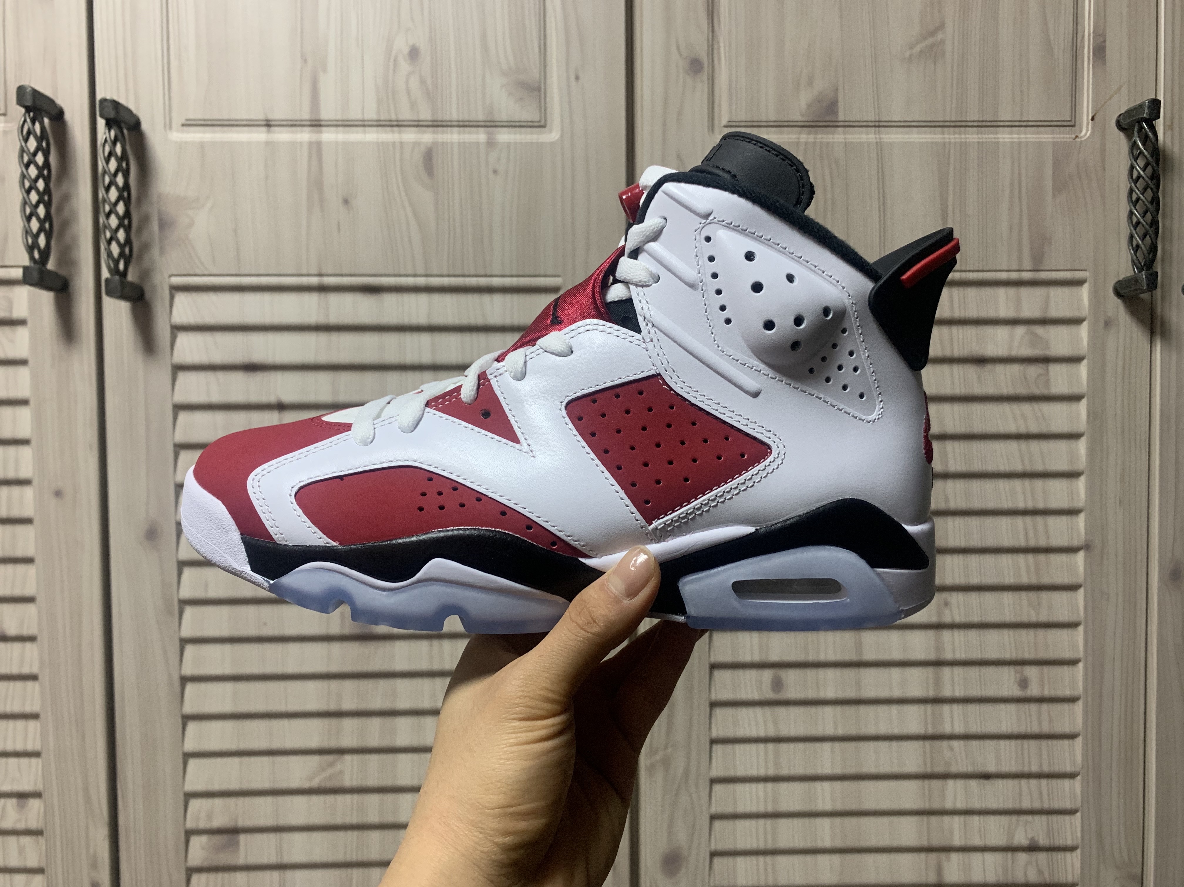 Jordan 6 Retro Carmine 2021 착용 스타일 - 2
