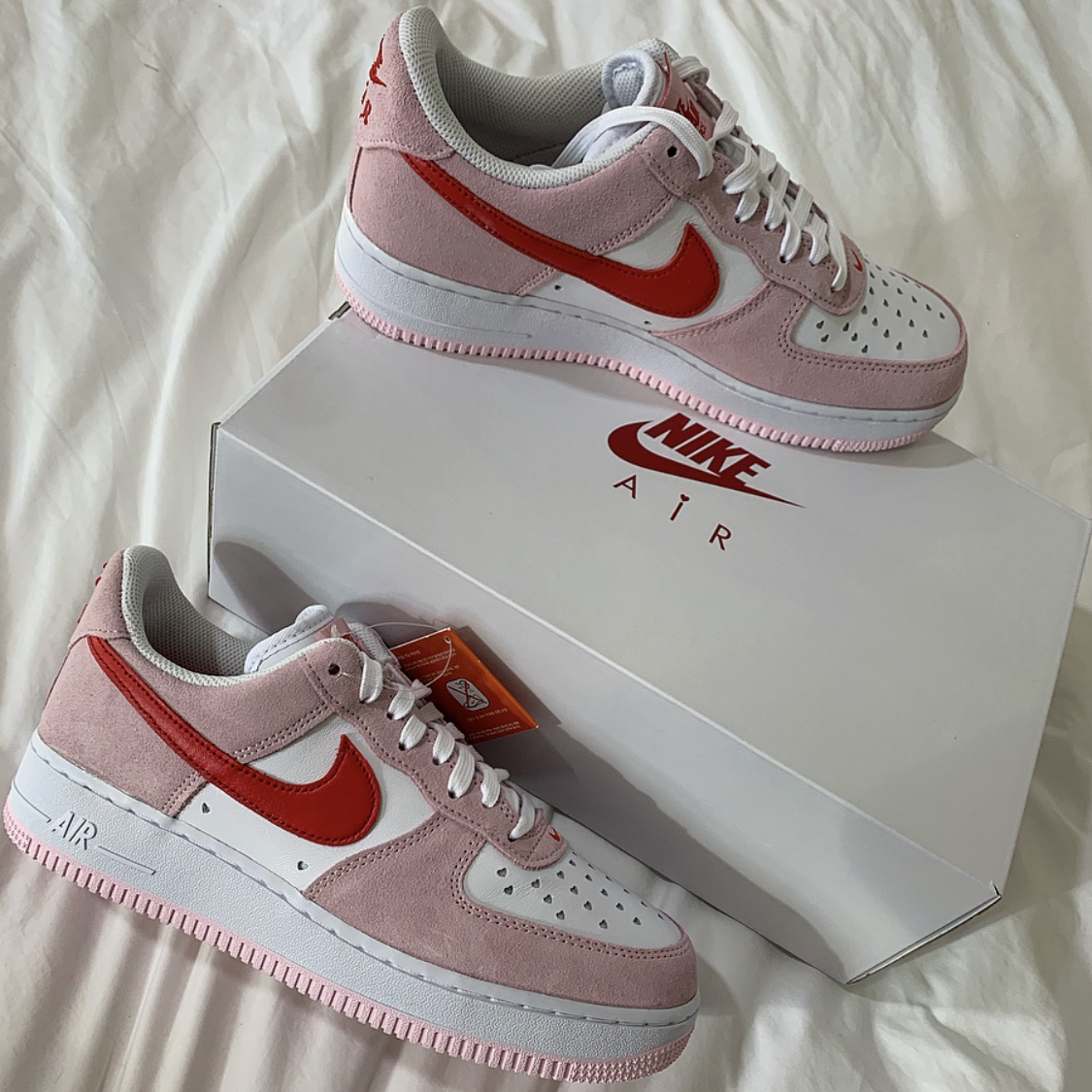Nike Air Force 1 '07 QS Valentine's Day 착용 스타일
