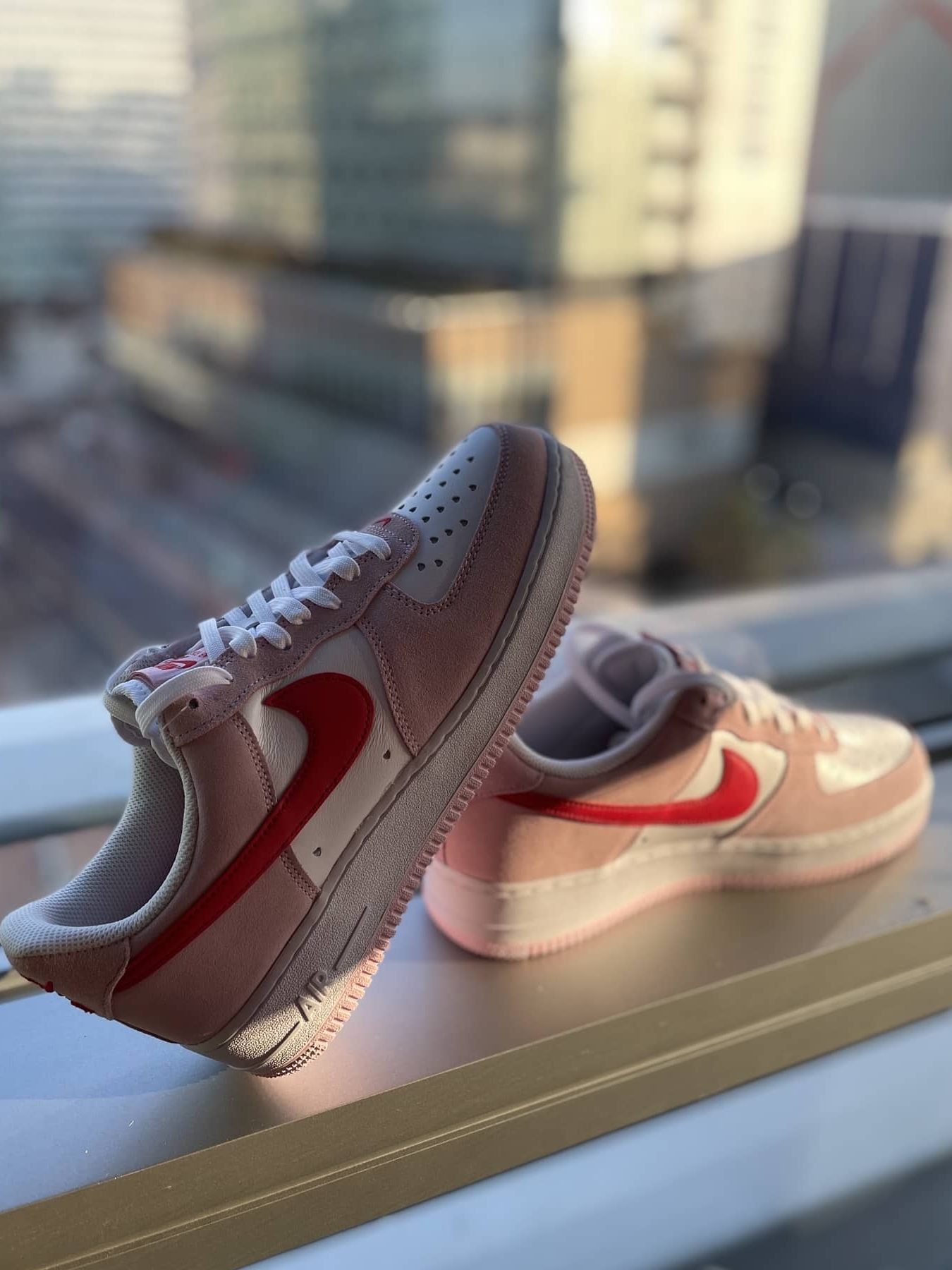 Nike Air Force 1 '07 QS Valentine's Day 착용 스타일 - 2