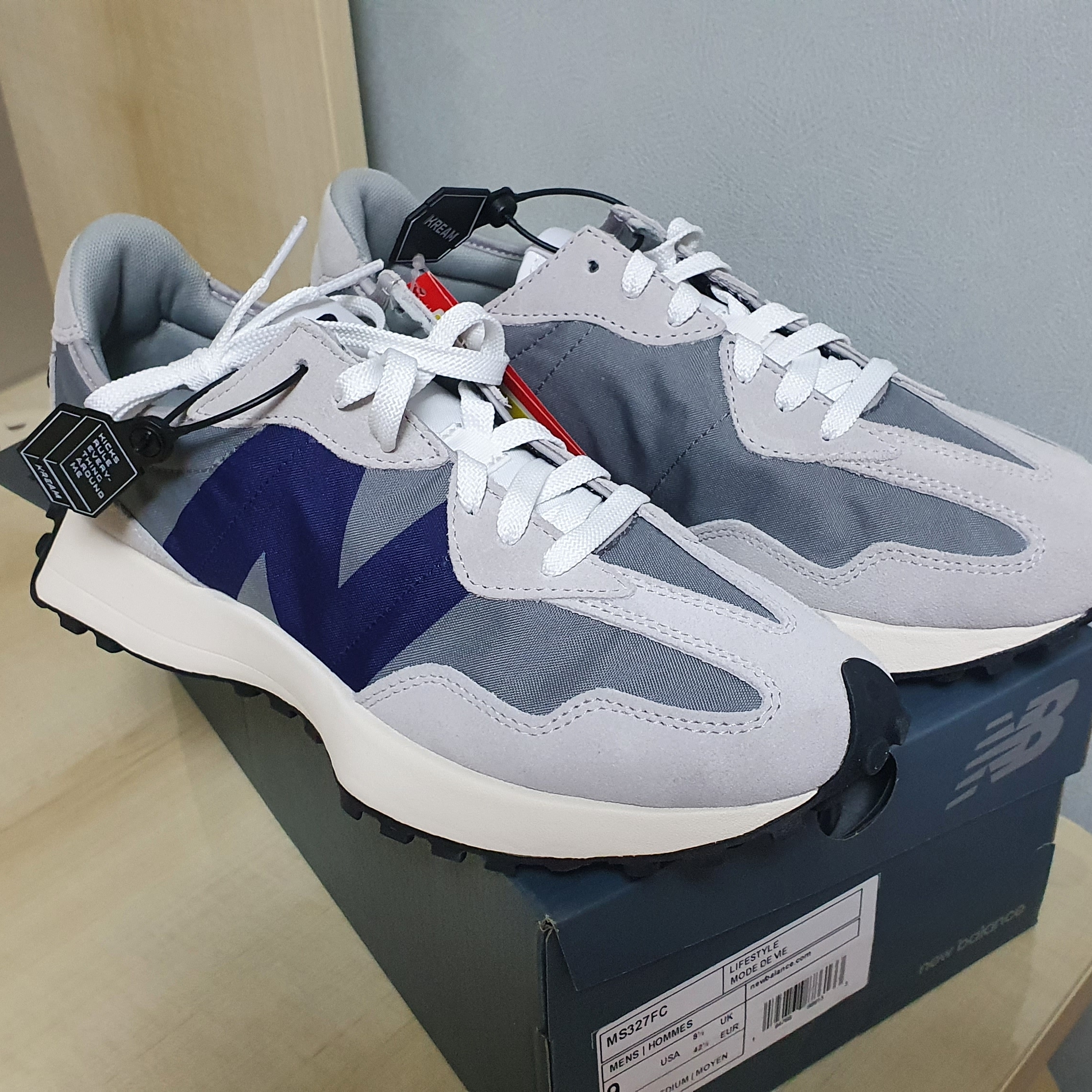 New Balance 327 Grey Purple 착용 스타일