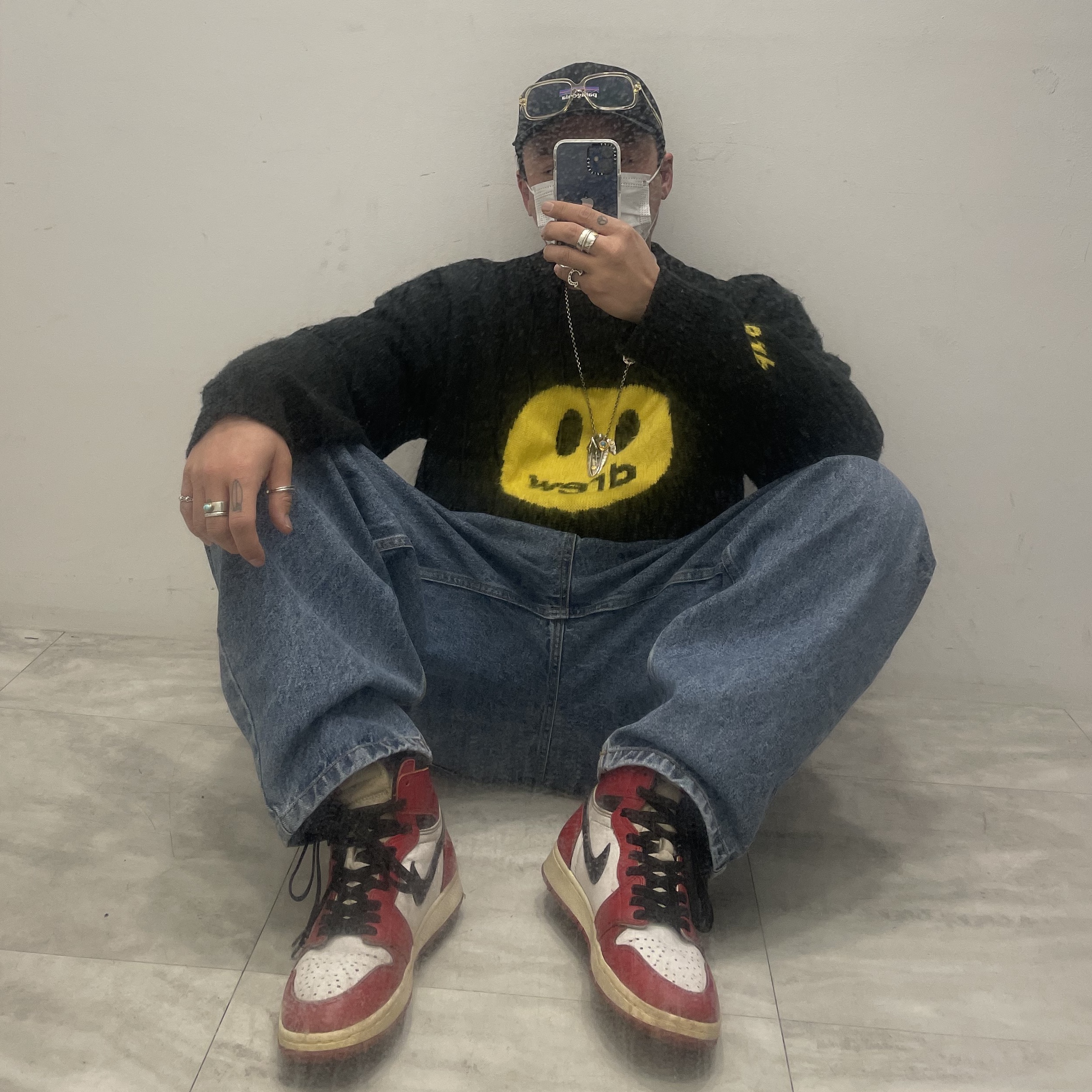 Jordan 1 Retro Chicago 1994, Casetify x IAB Studio iPhone Logo Case Clear 착용 스타일