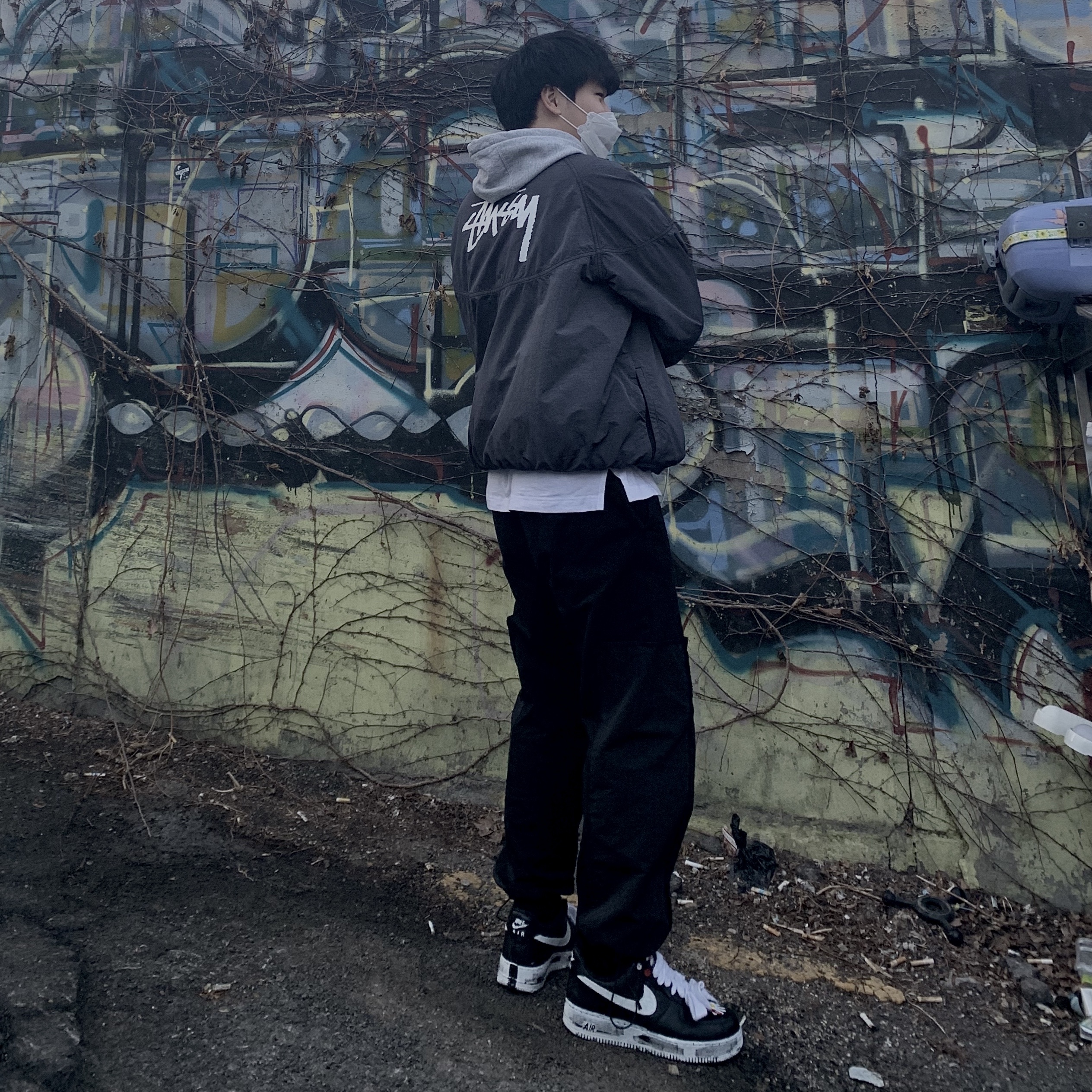 Nike Air Force 1 '07 Low Triple Black, Nike x Stussy Windrunner Jacket Off Noir 착용 스타일