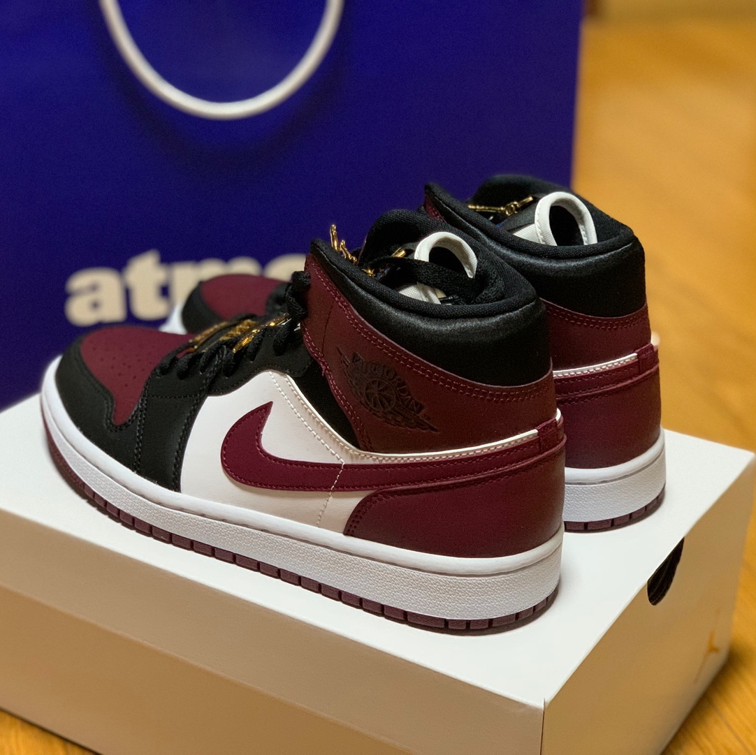 (W) Jordan 1 Mid SE Dark Beetroot 착용 스타일 - 2