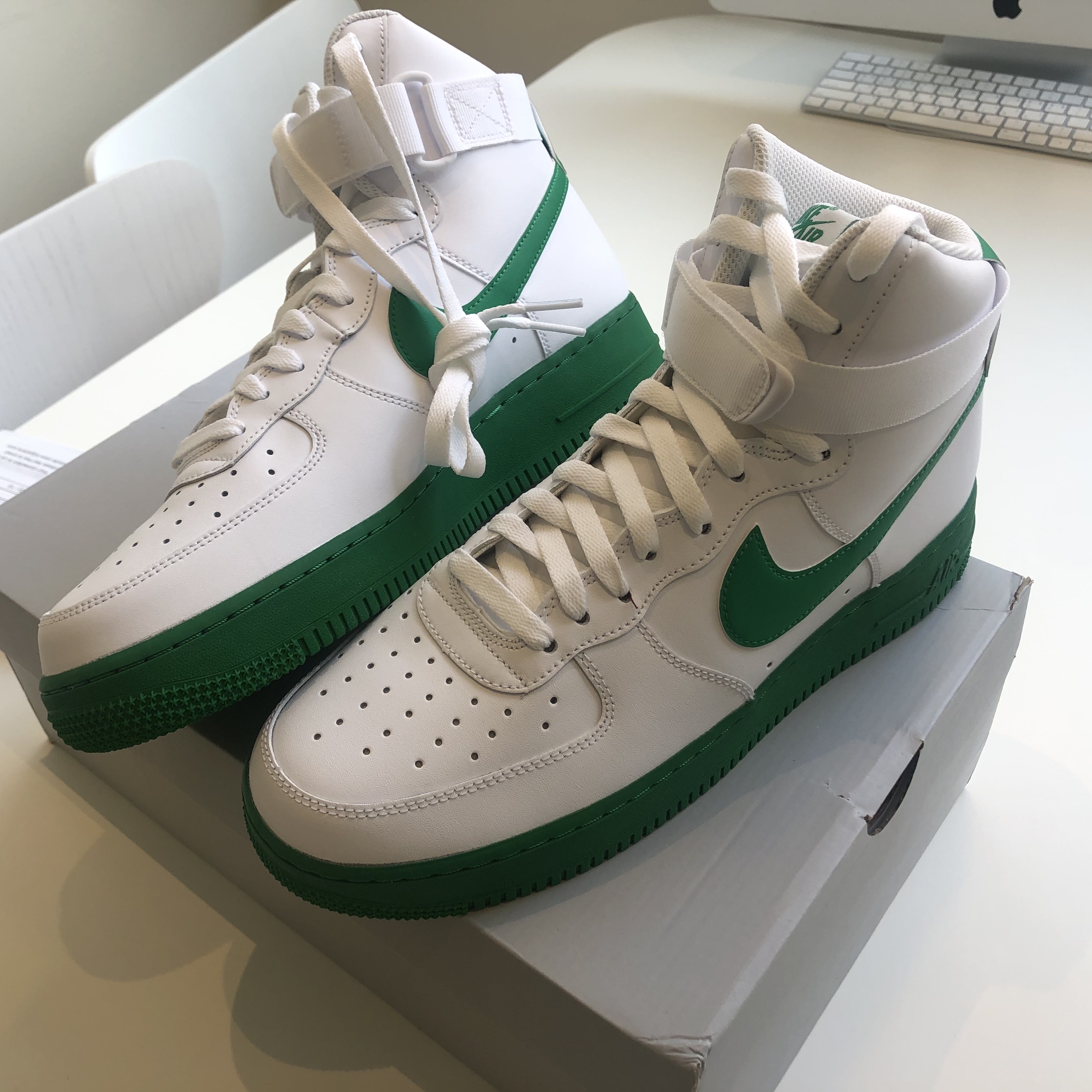 Nike Air Force 1 High '07 Lucky Green 착용 스타일