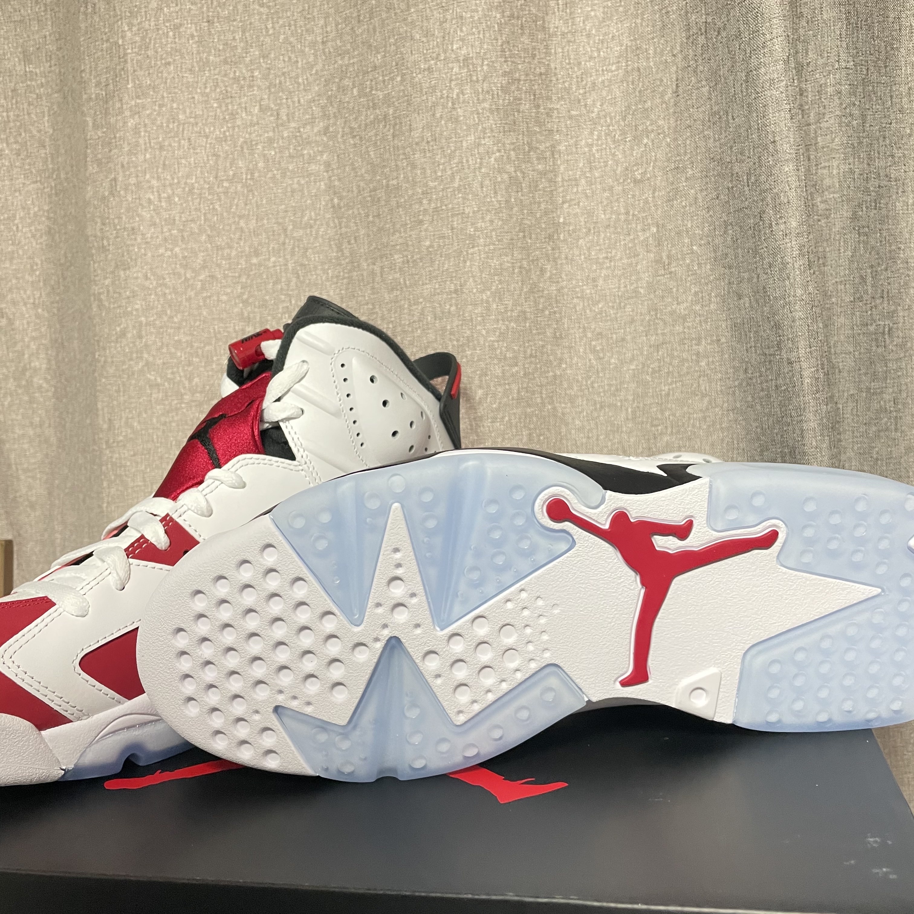 Jordan 6 Retro Carmine 2021 착용 스타일 - 1