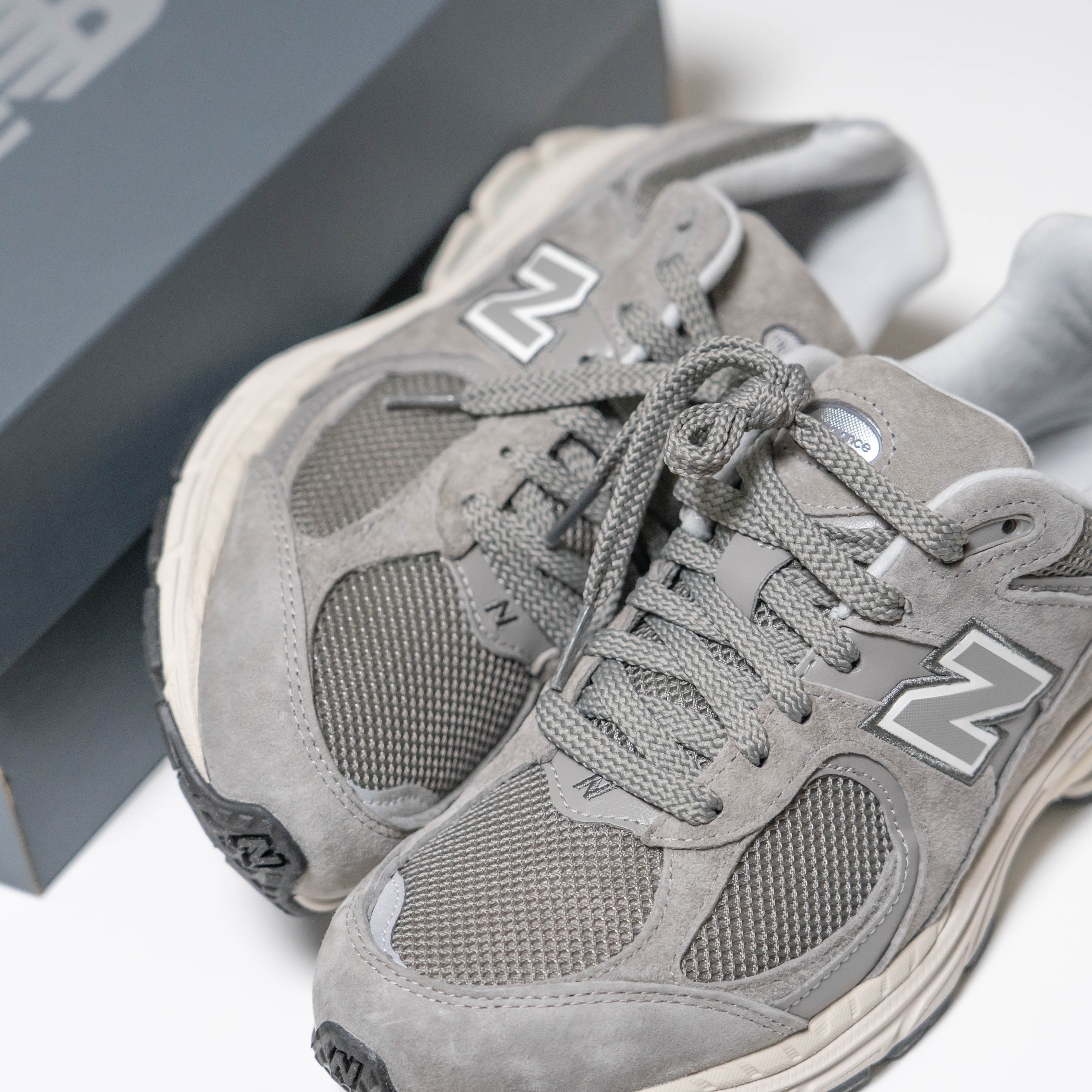 New Balance 2002R T2 Gray, New Balance 2002R Gray 착용 스타일 - 3
