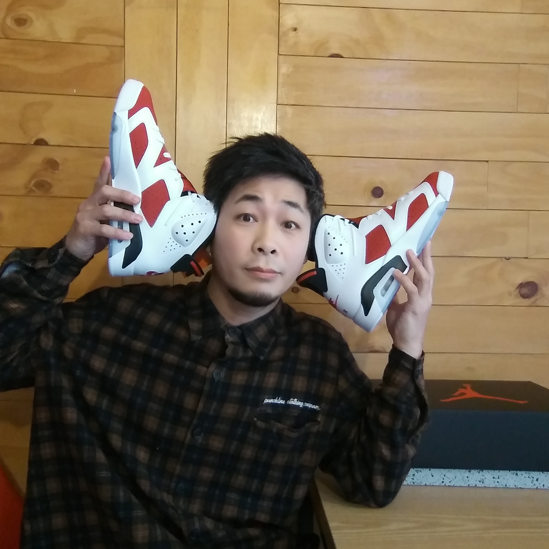 Jordan 6 Retro Carmine 2021 착용 스타일 - 3