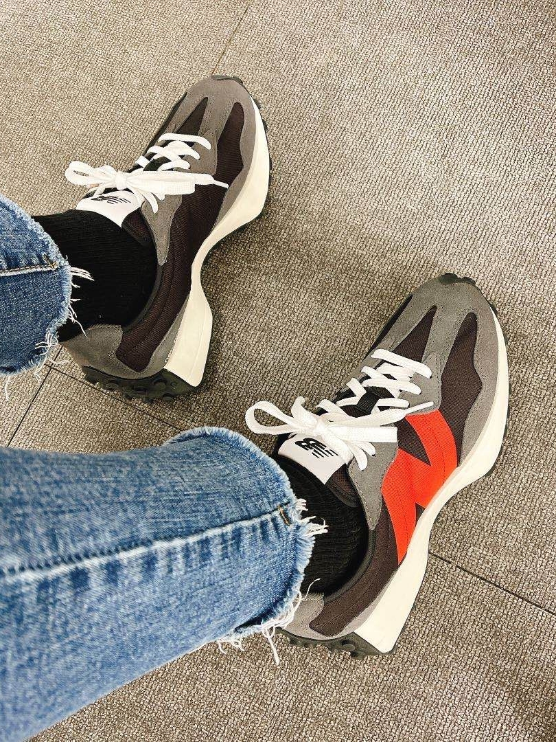 New Balance 327 Magnet Team Red 착용 스타일 - 2