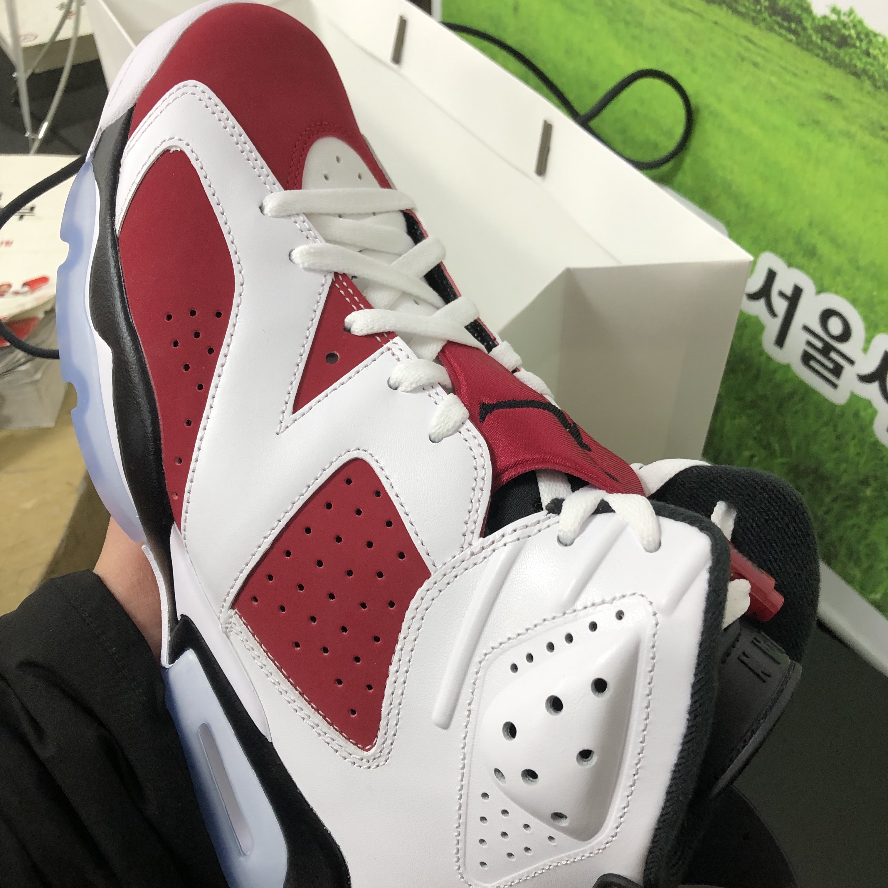 Jordan 6 Retro Carmine 2021 착용 스타일 - 1