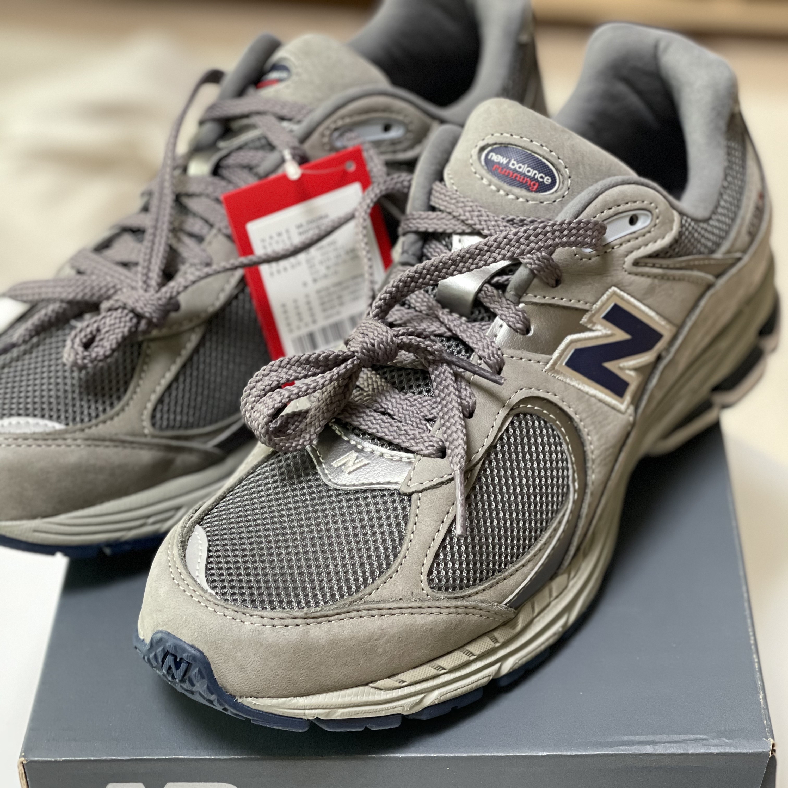 New Balance 2002R T2 Gray, New Balance 2002R Gray 착용 스타일 - 2