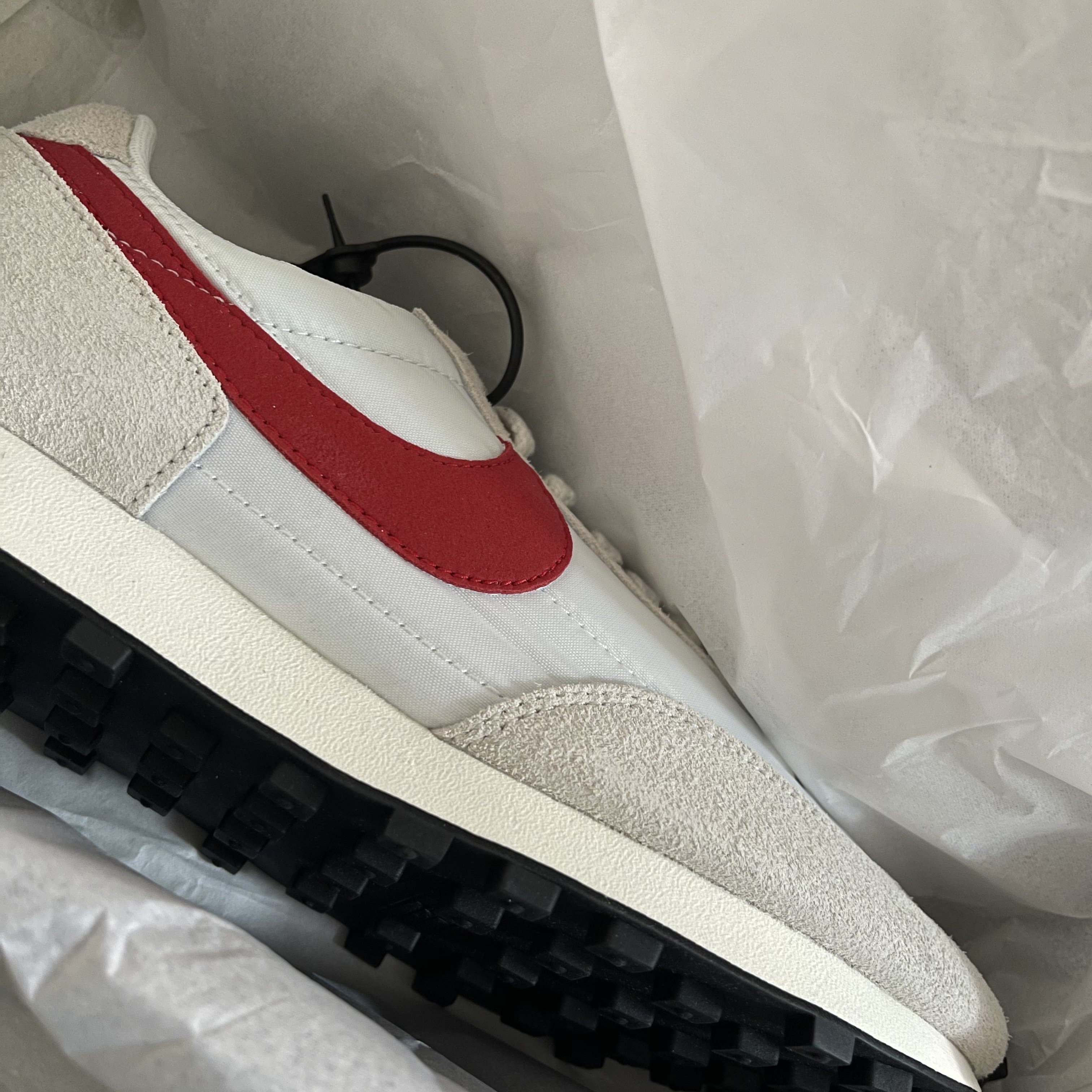 Nike Daybreak SP White University Red 착용 스타일