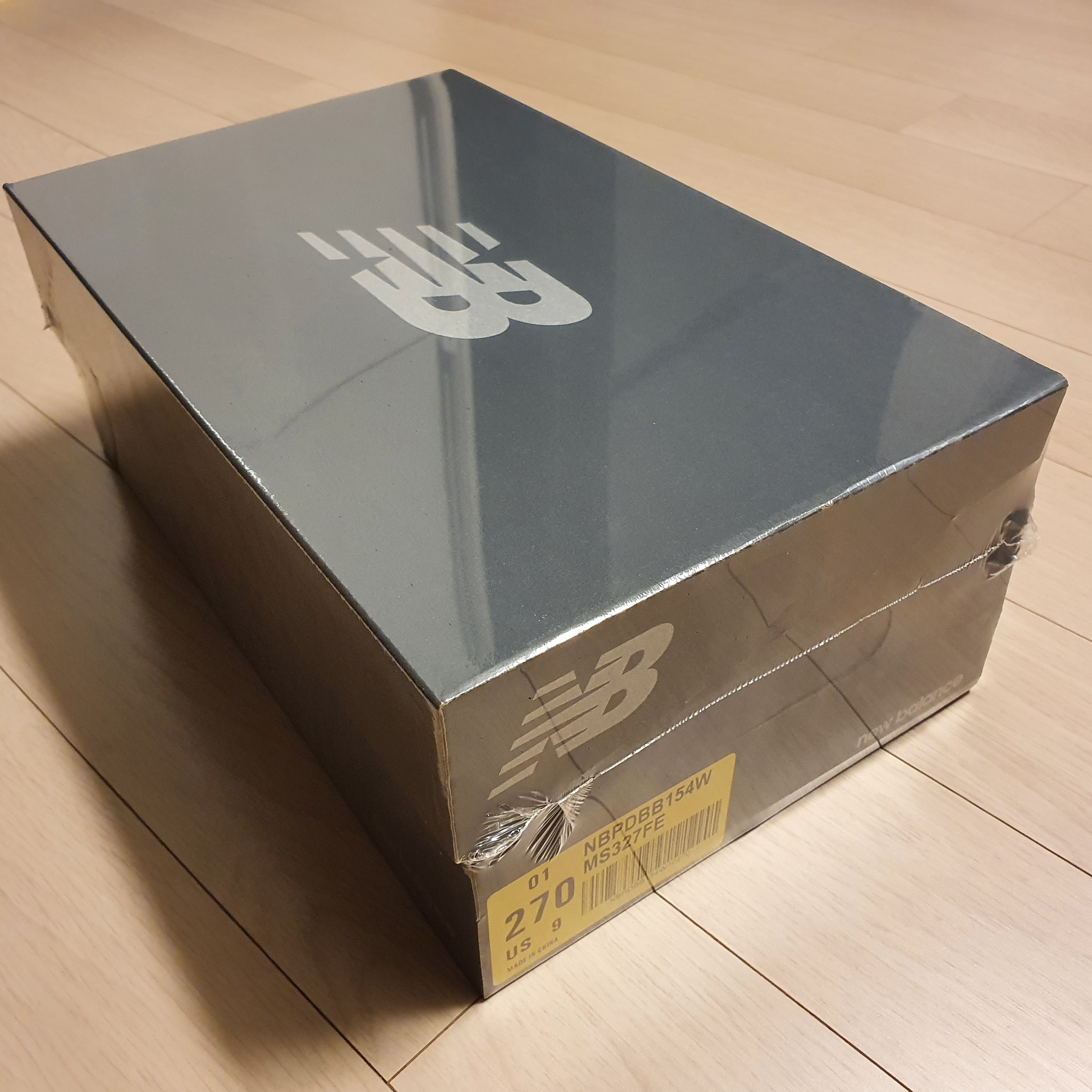 New Balance 327 White Black 착용 스타일 - 4
