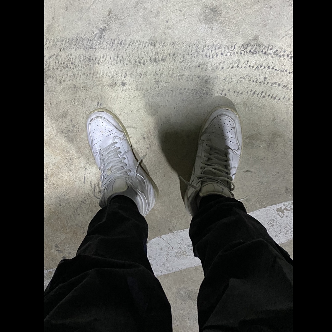 Jordan 1 Mid Triple White 착용 스타일 - 1