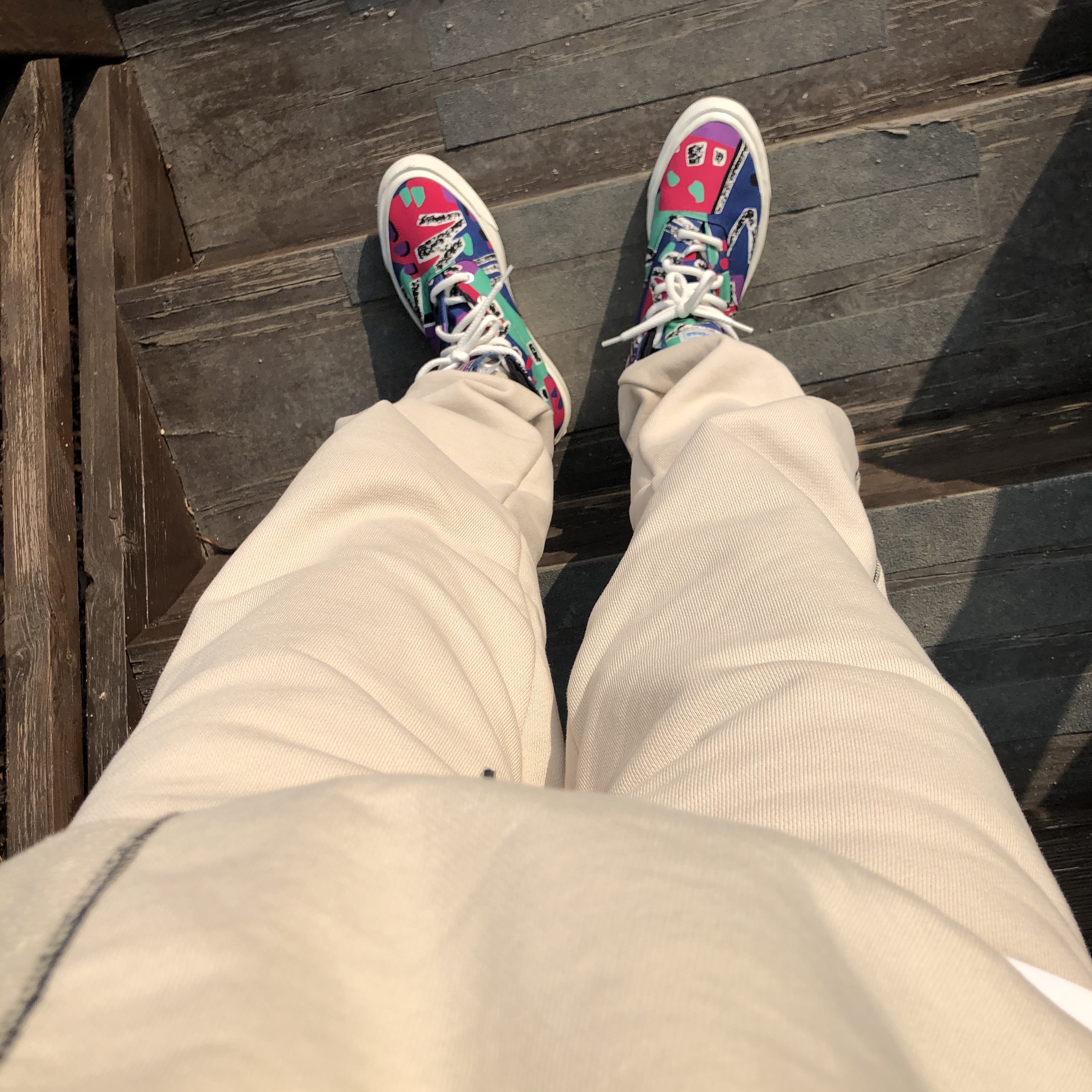 Converse x Fear of God Essentials Skid Grip Hi 착용 스타일 - 1