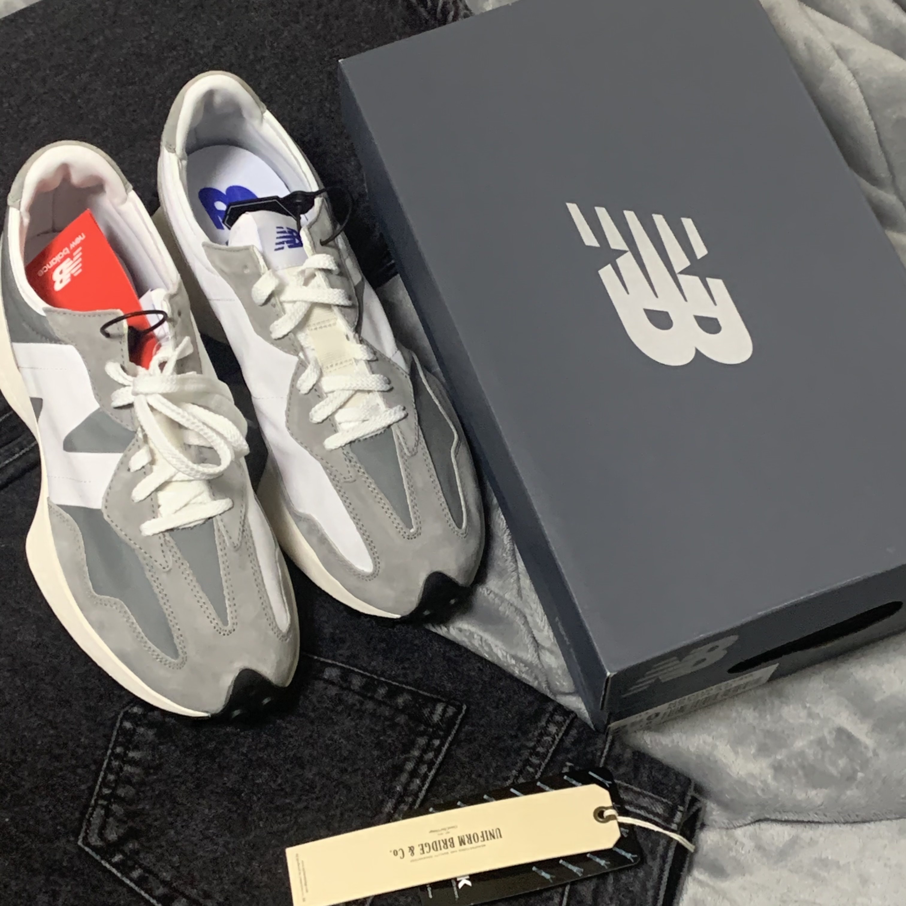 New Balance 327 Grey 착용 스타일 - 4