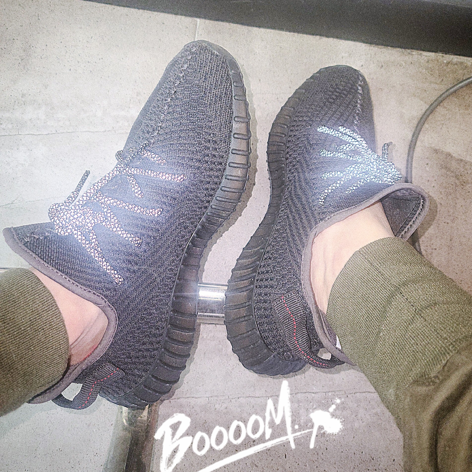 Adidas Yeezy Boost 350 V2 Cinder 착용 스타일