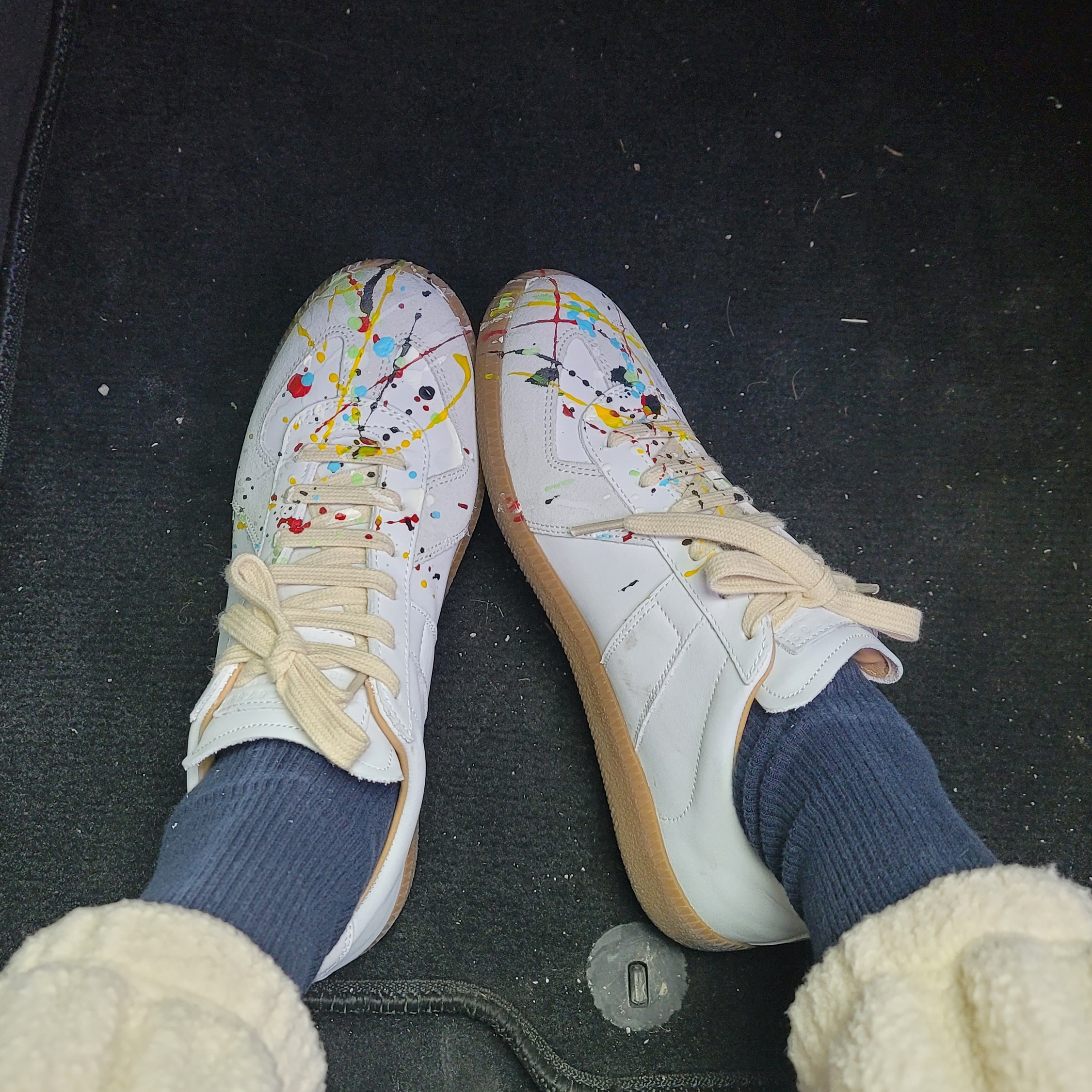 Maison Margiela Replica Paint Drop Sneakers 착용 스타일