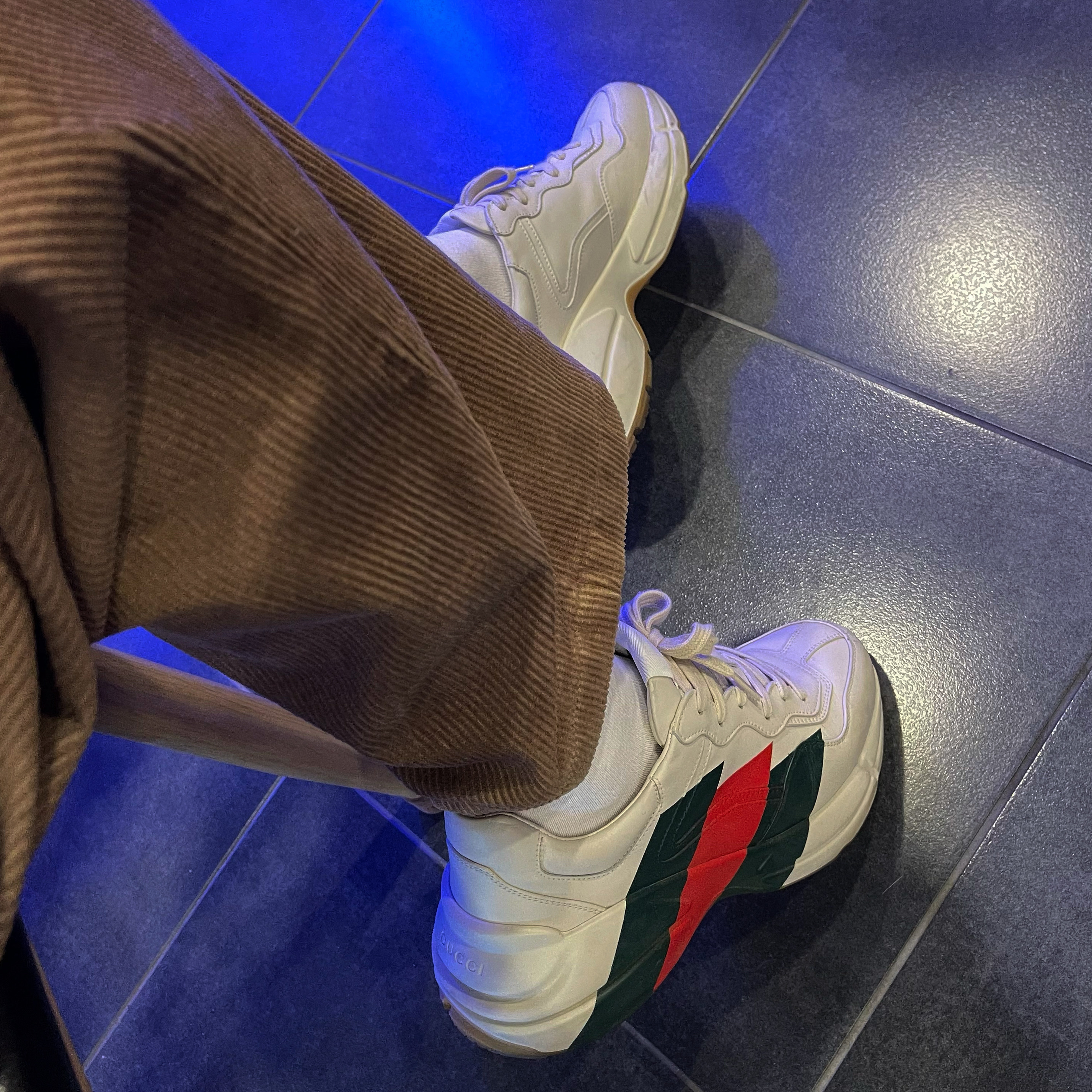 Gucci Rhyton Leather Sneakers Distressed Ivory 착용 스타일