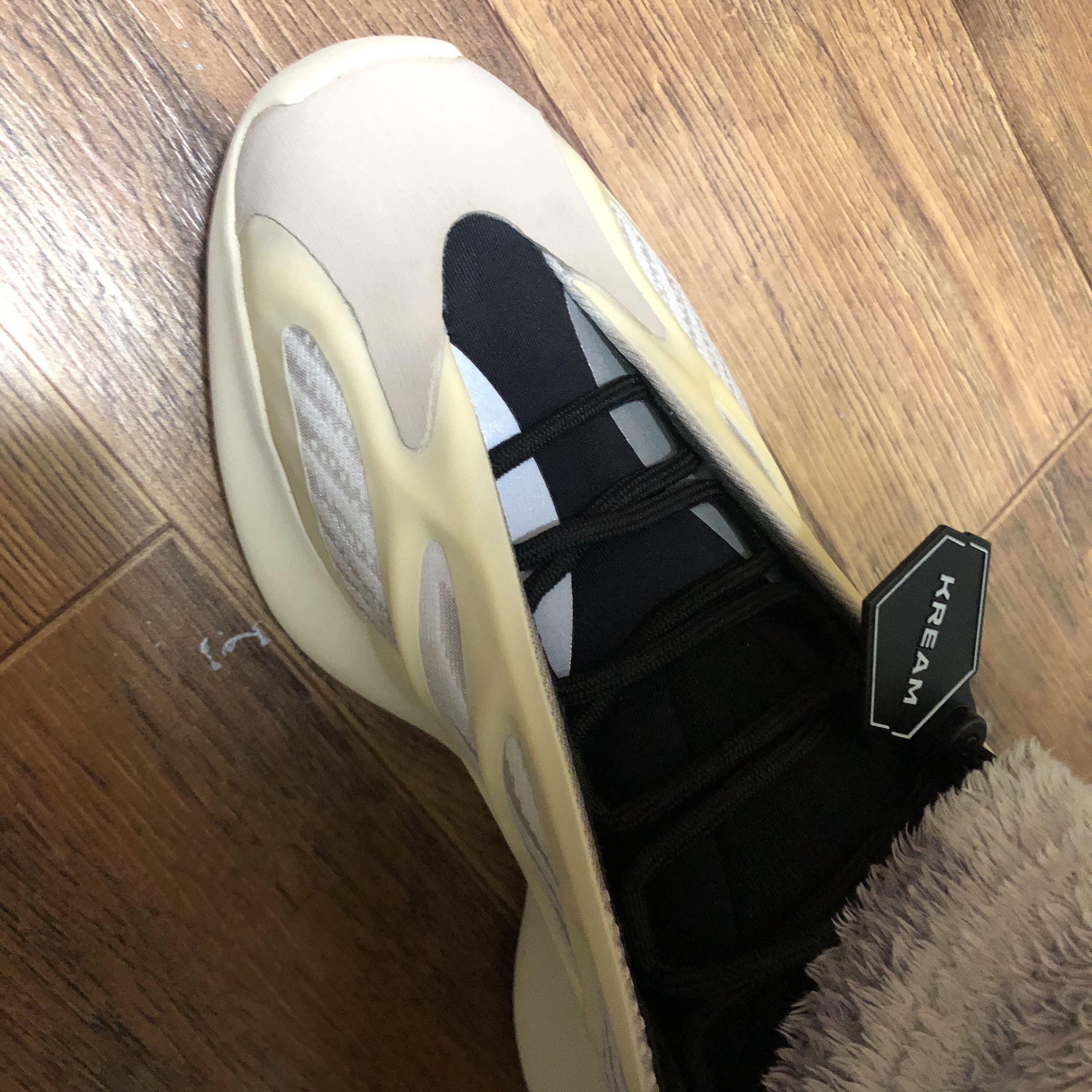 Adidas Yeezy 700 V3 Azael 2019 착용 스타일