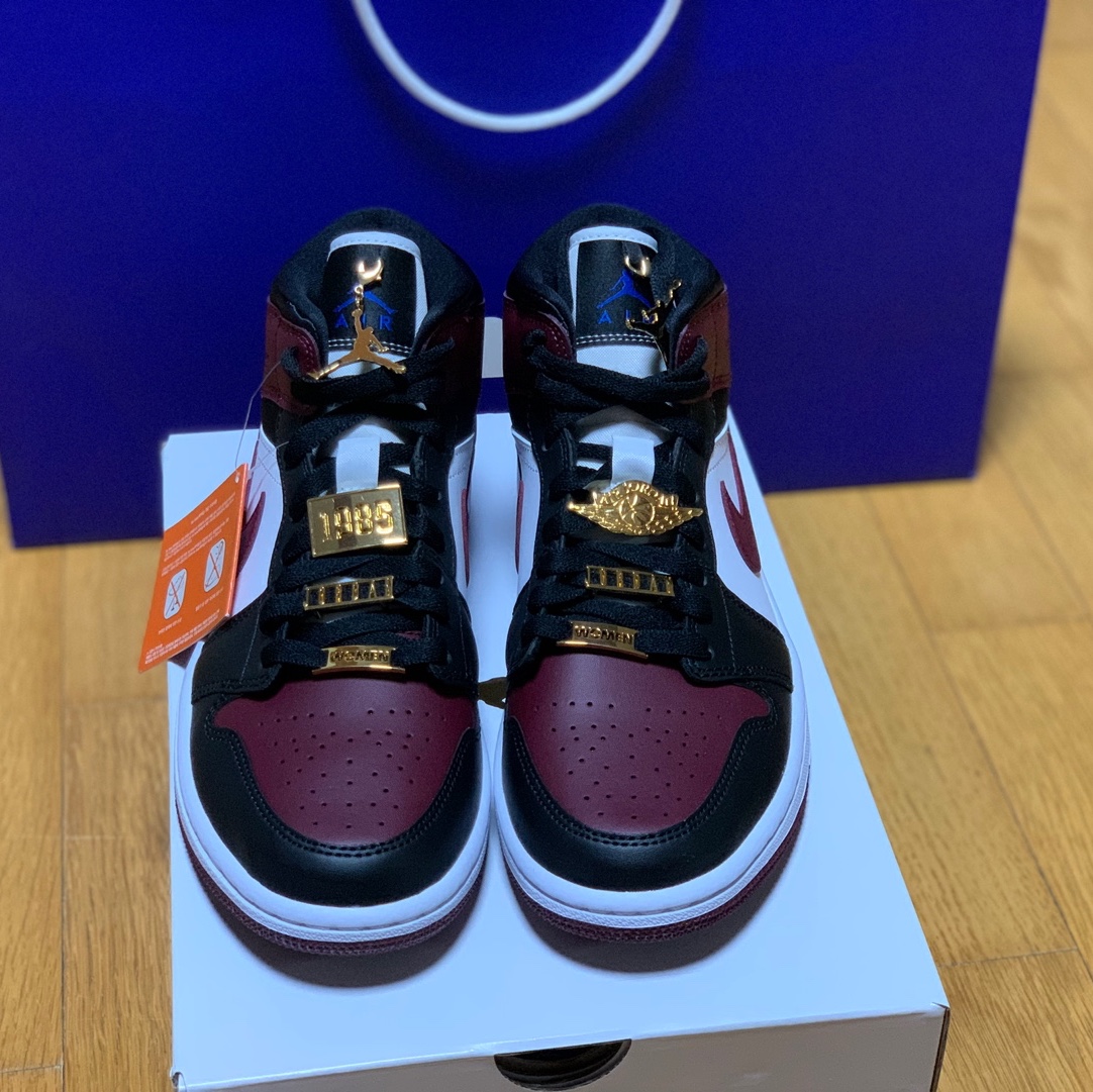 (W) Jordan 1 Mid SE Dark Beetroot 착용 스타일 - 1