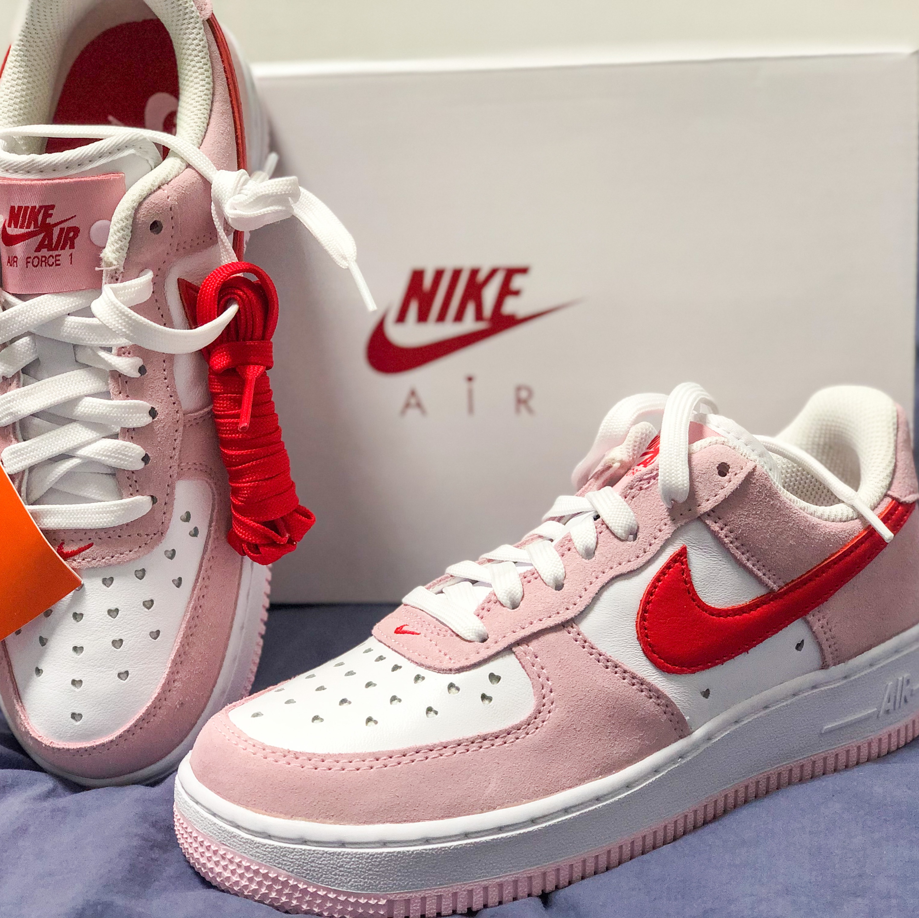 Nike Air Force 1 '07 QS Valentine's Day 착용 스타일