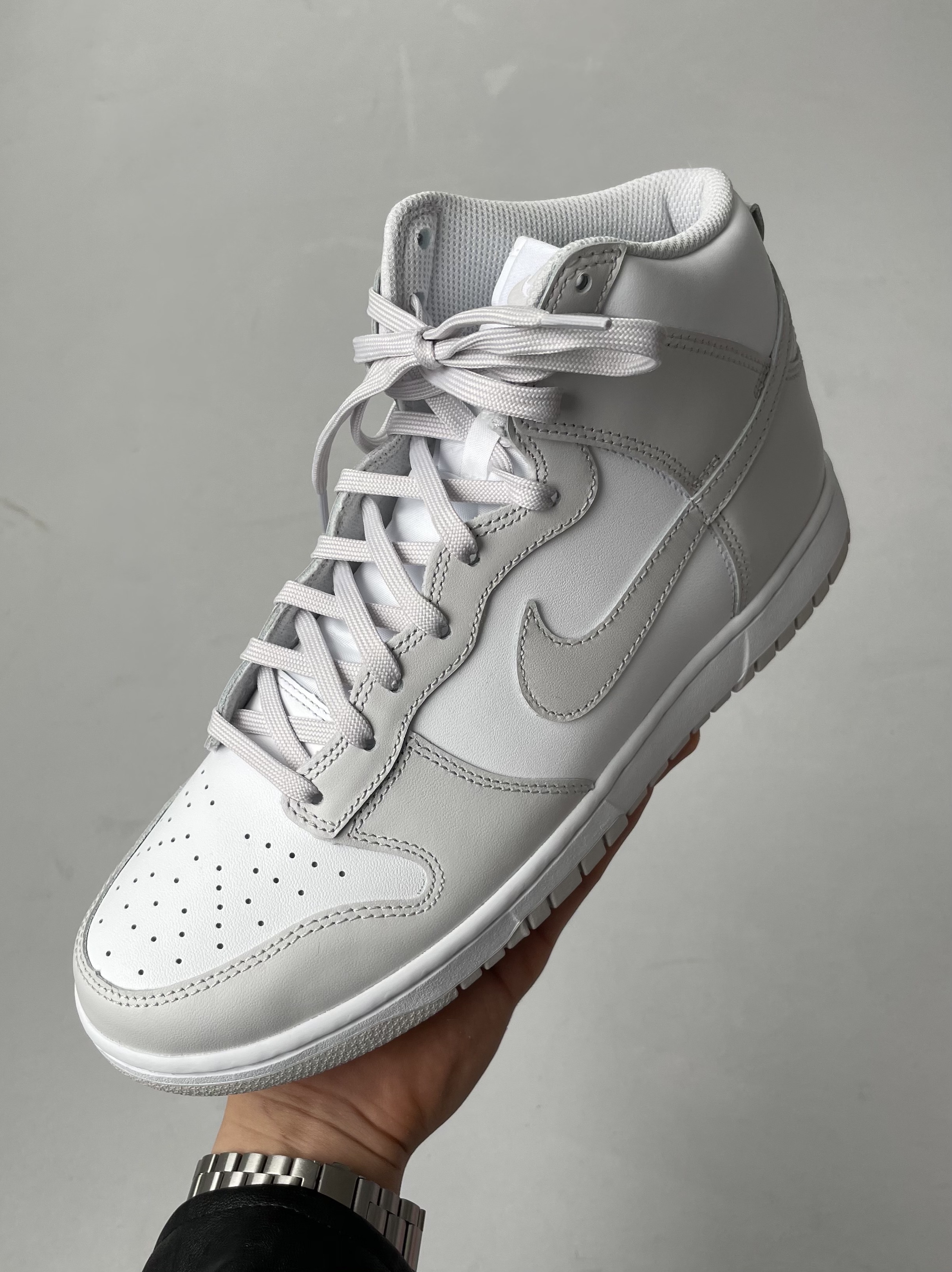 Nike Dunk High Retro Vast Grey 착용 스타일 - 2