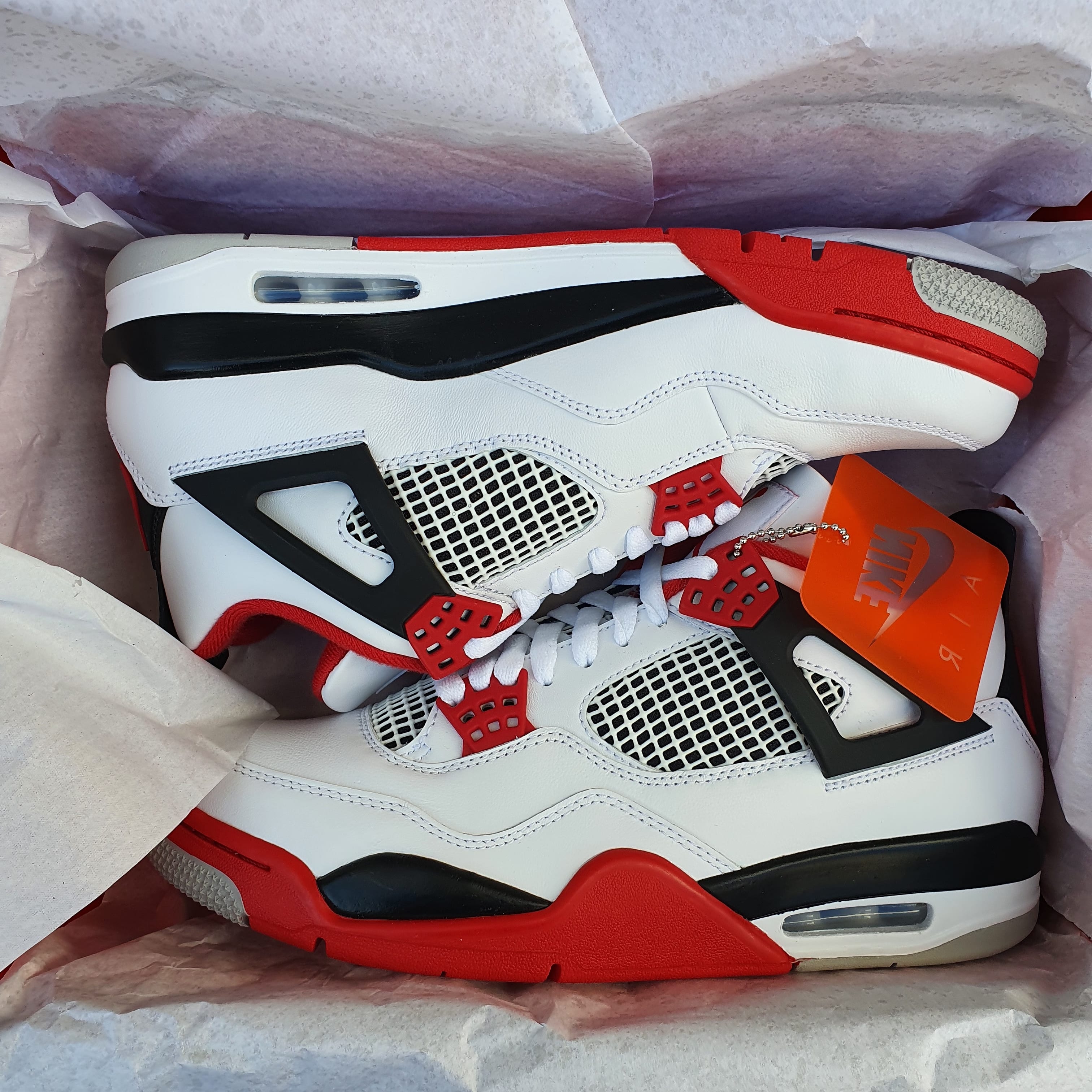 Jordan 4 Retro OG Fire Red 2020 착용 스타일
