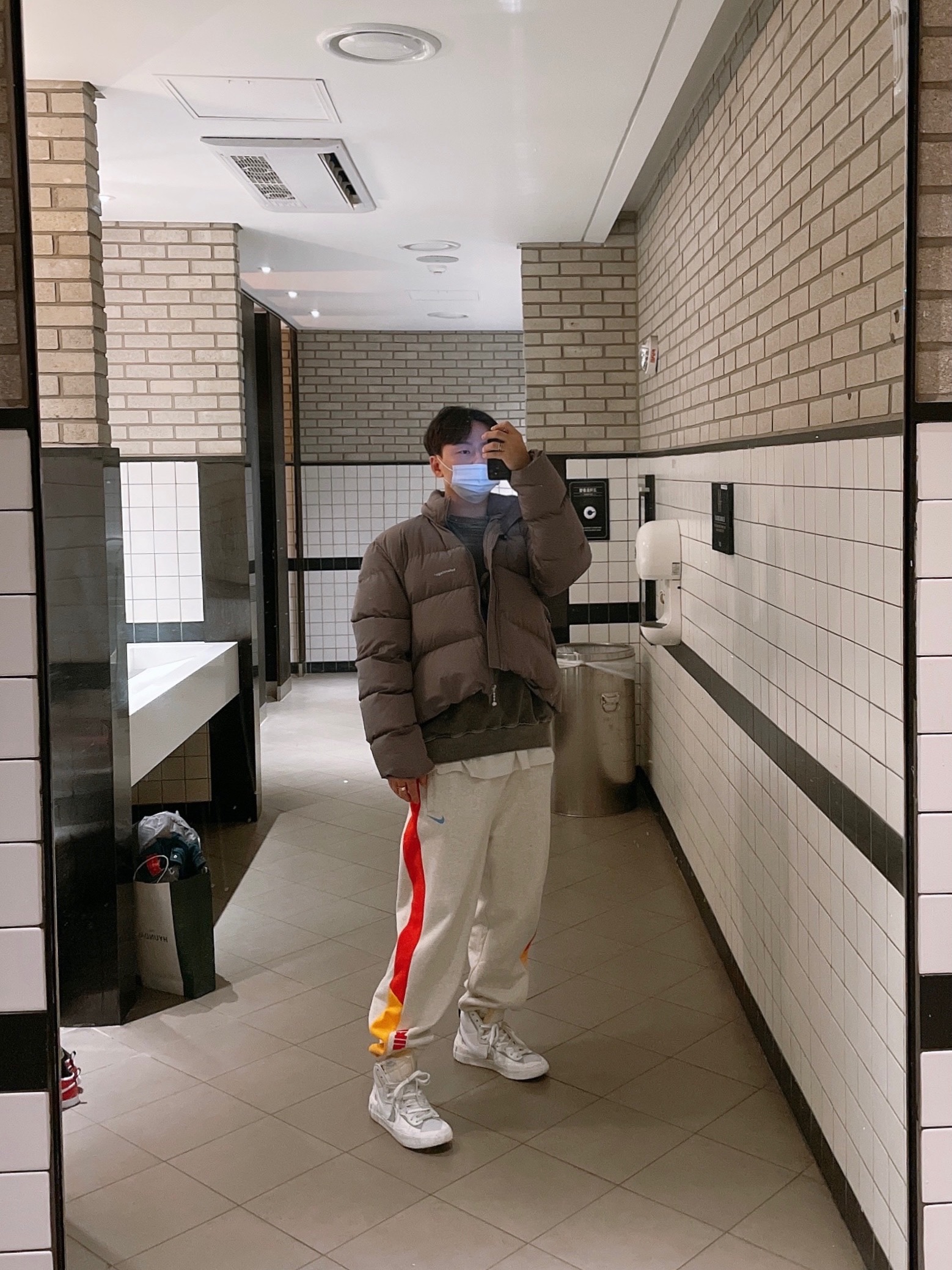 Nike x Sacai Blazer Mid White Grey 착용 스타일